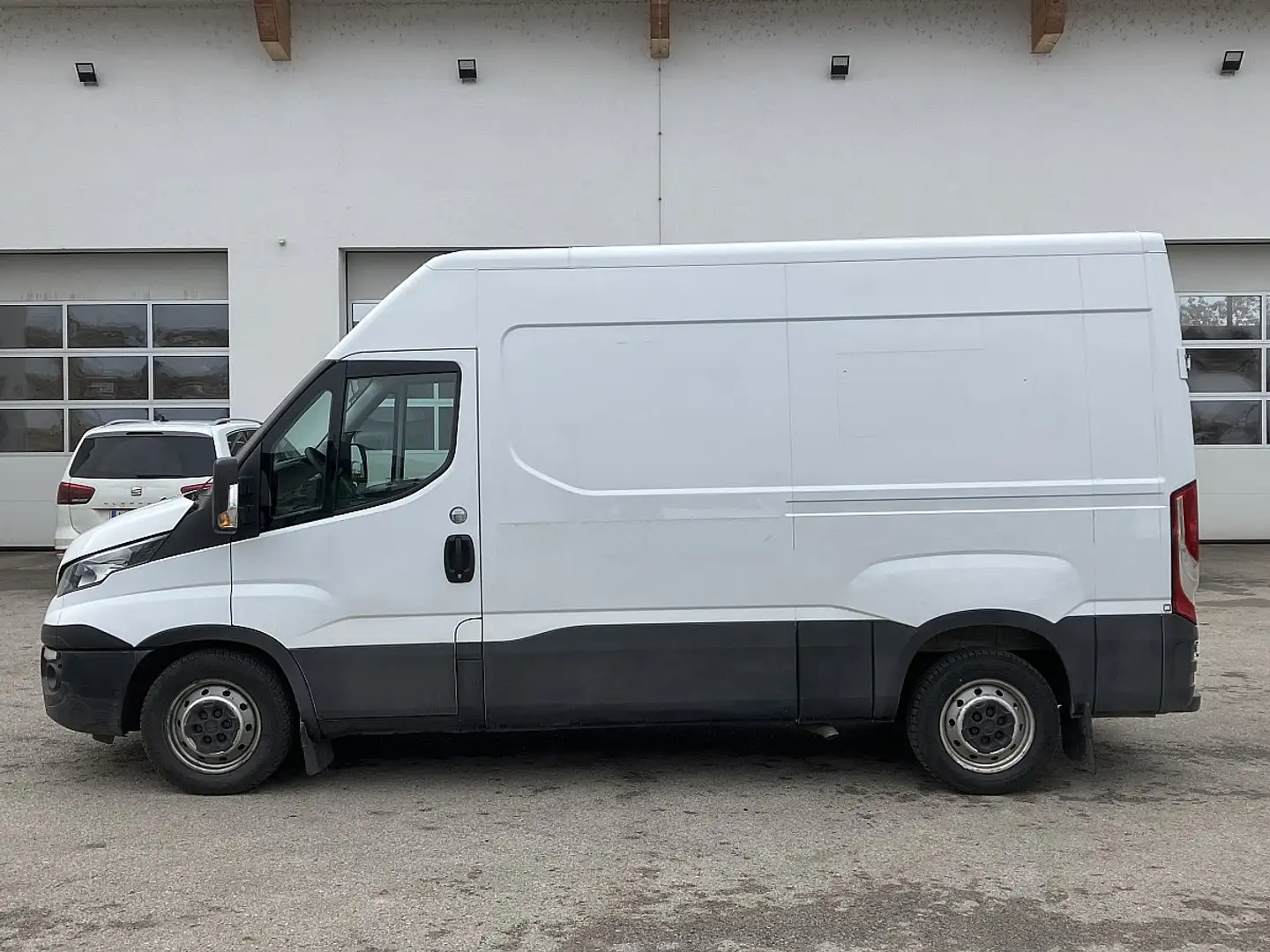 Iveco Daily 33S12 3000 Weiß - 2