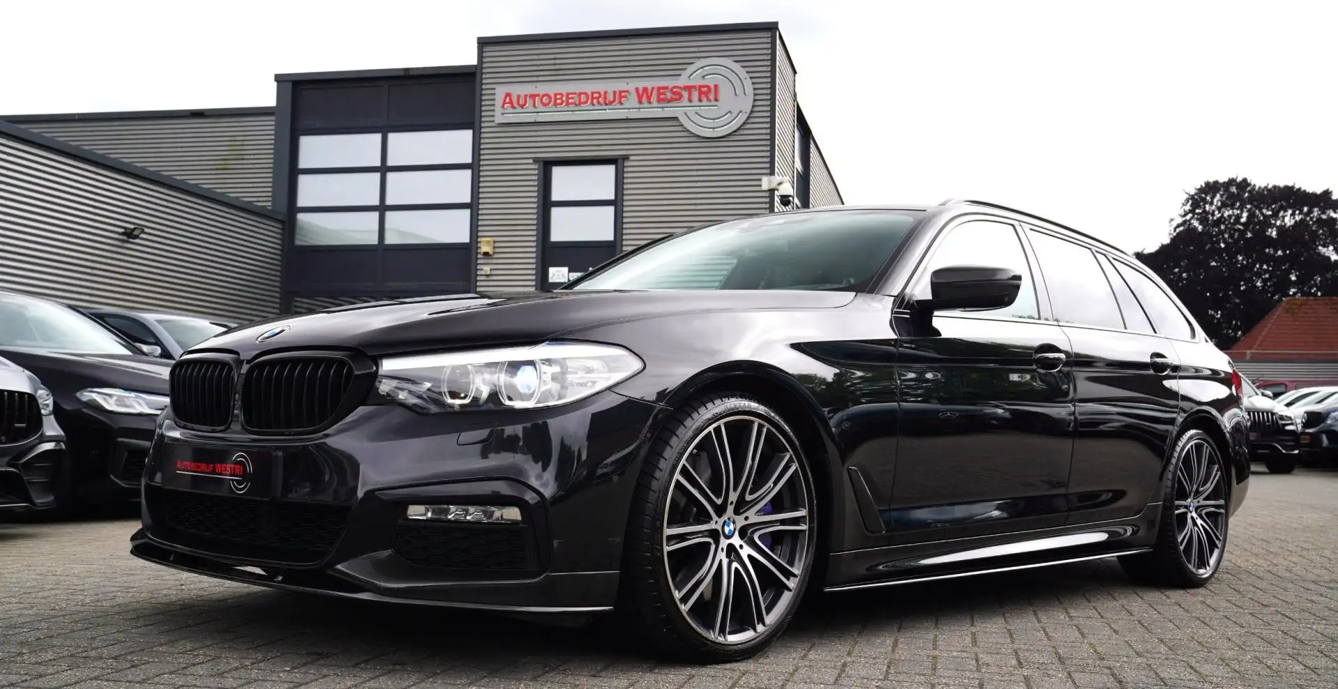 BMW 540 5-serie Touring 540i xDrive High Executive | 360 C Zwart - 1