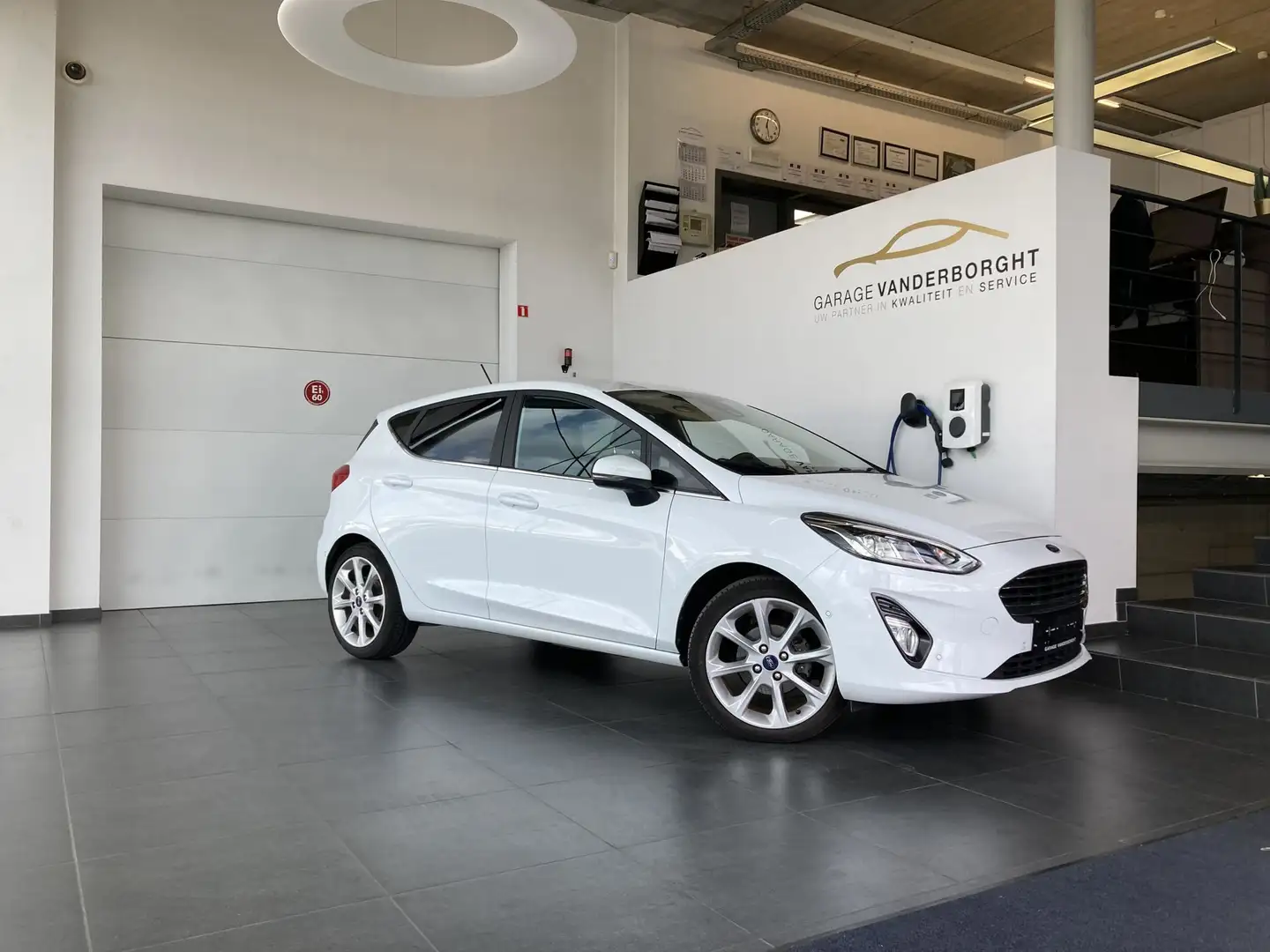 Ford Fiesta TITANIUM BENZINE 125PK Blanc - 1