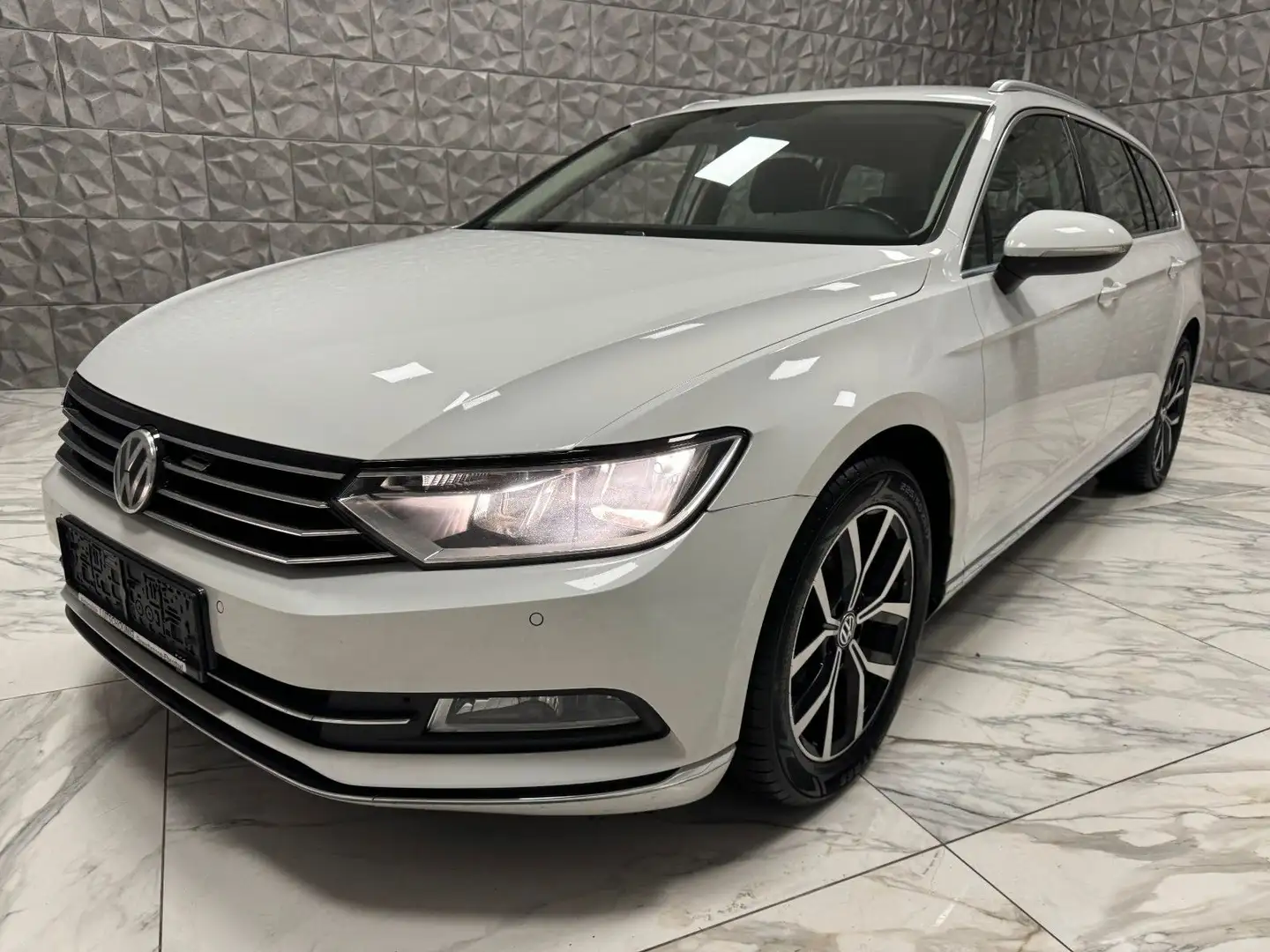 Volkswagen Passat Variant Highline 2,0 TDI SCR DSG*140kw* Blanc - 1