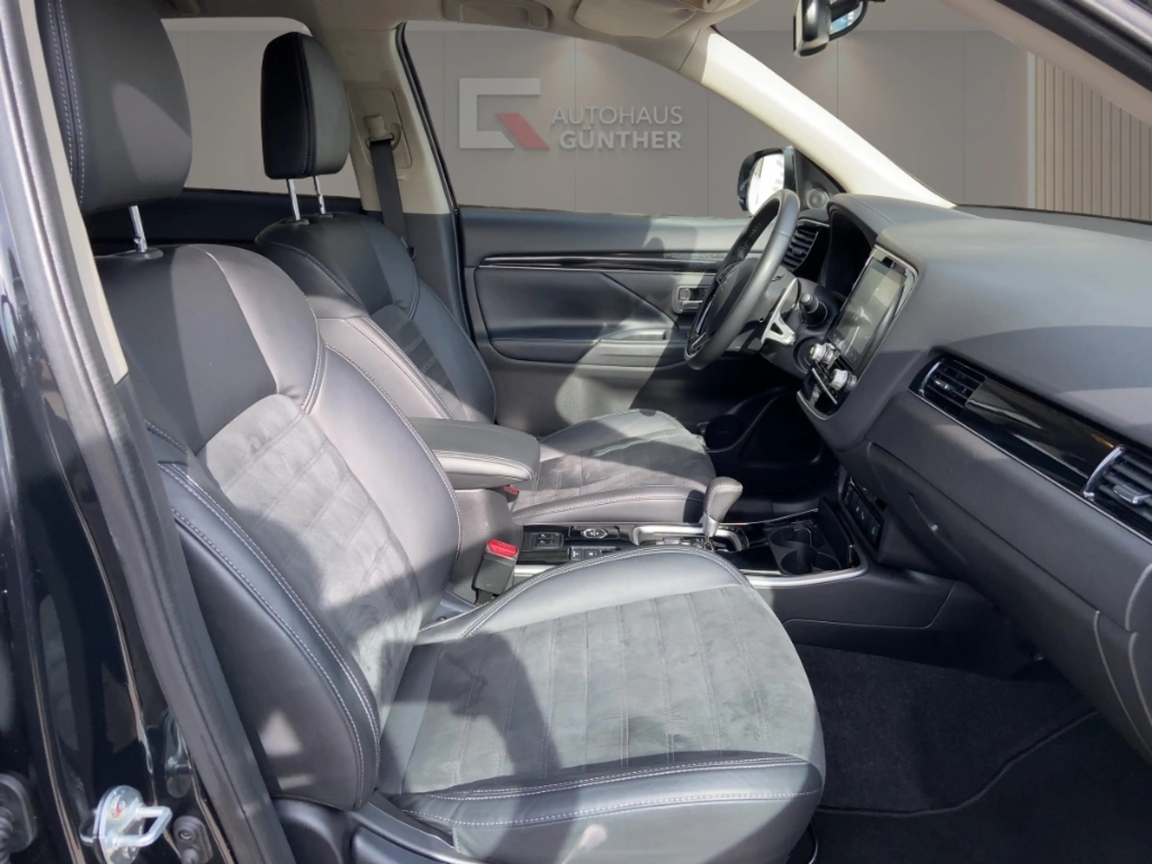 Mitsubishi Outlander Diamant Edition+ 4WD 2.0 150PS Automatik LED/NAVI/ — photo 20