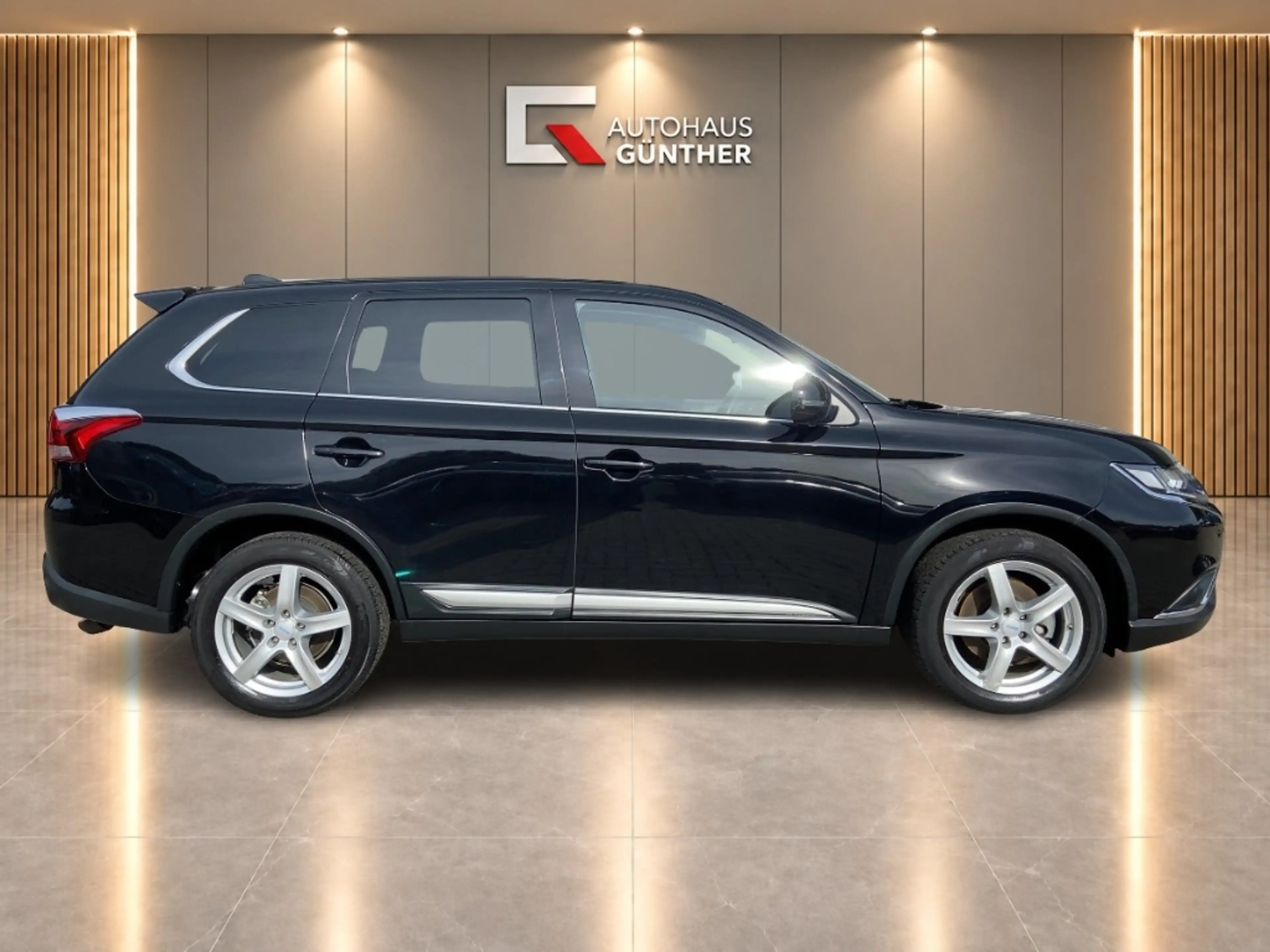 Mitsubishi Outlander Diamant Edition+ 4WD 2.0 150PS Automatik LED/NAVI/ — photo 5