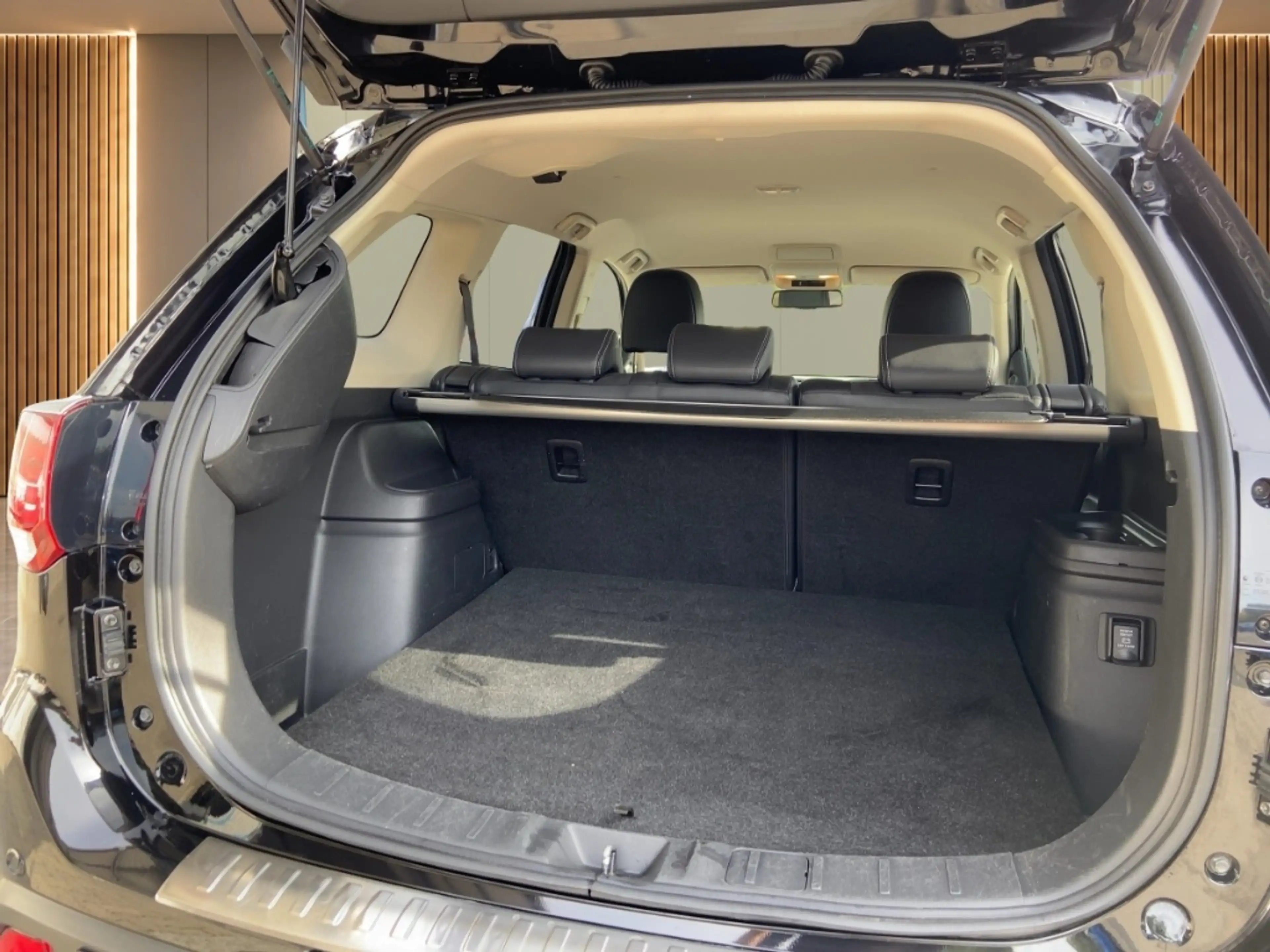 Mitsubishi Outlander Diamant Edition+ 4WD 2.0 150PS Automatik LED/NAVI/ — photo 22