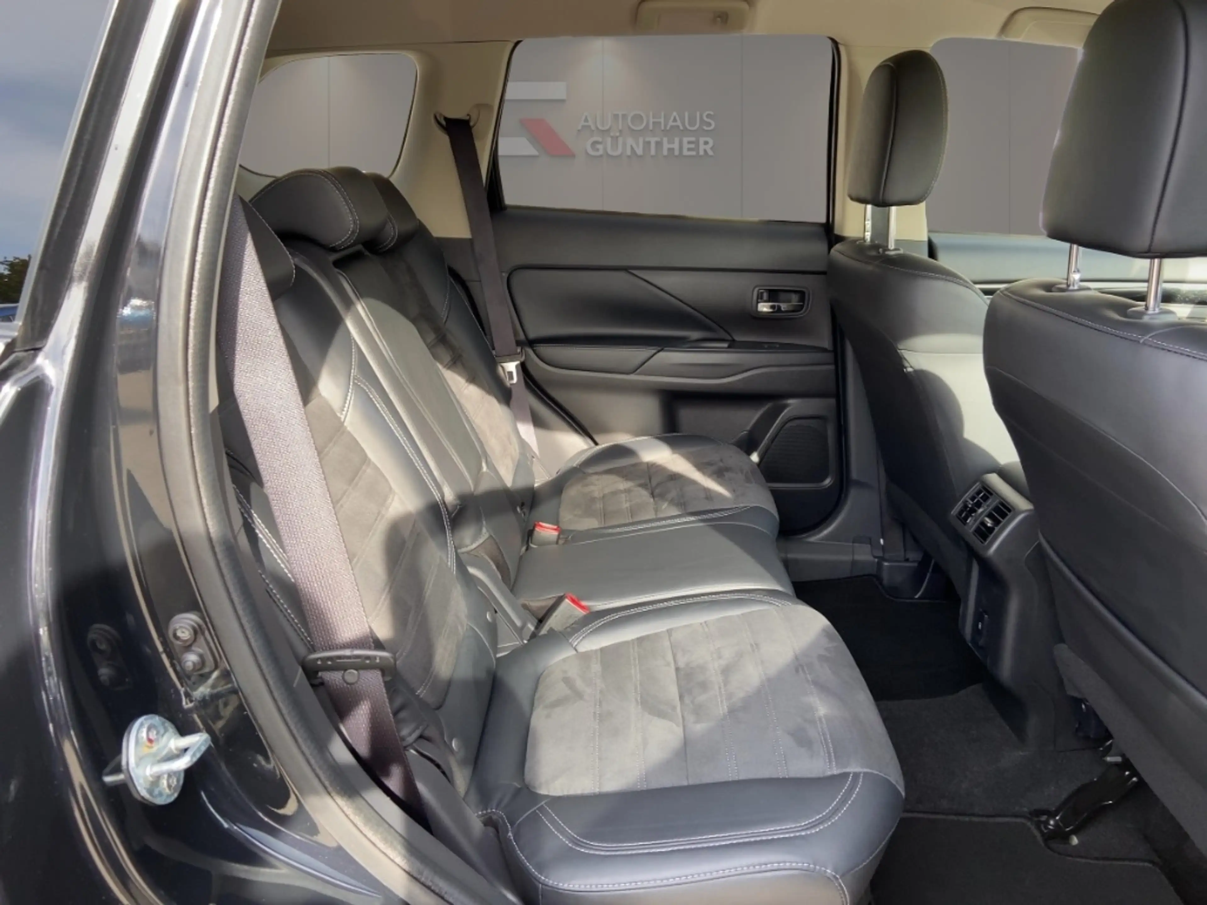 Mitsubishi Outlander Diamant Edition+ 4WD 2.0 150PS Automatik LED/NAVI/ — photo 21