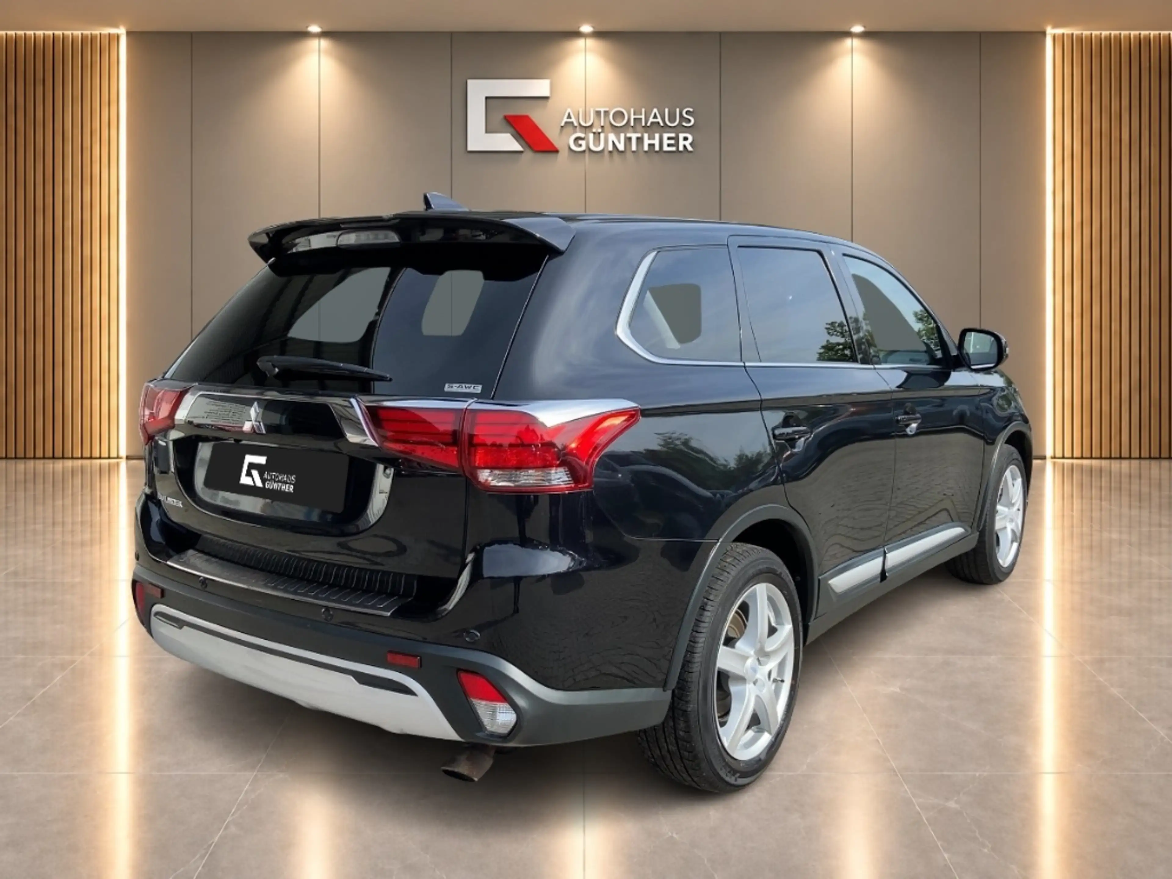 Mitsubishi Outlander Diamant Edition+ 4WD 2.0 150PS Automatik LED/NAVI/ — photo 4