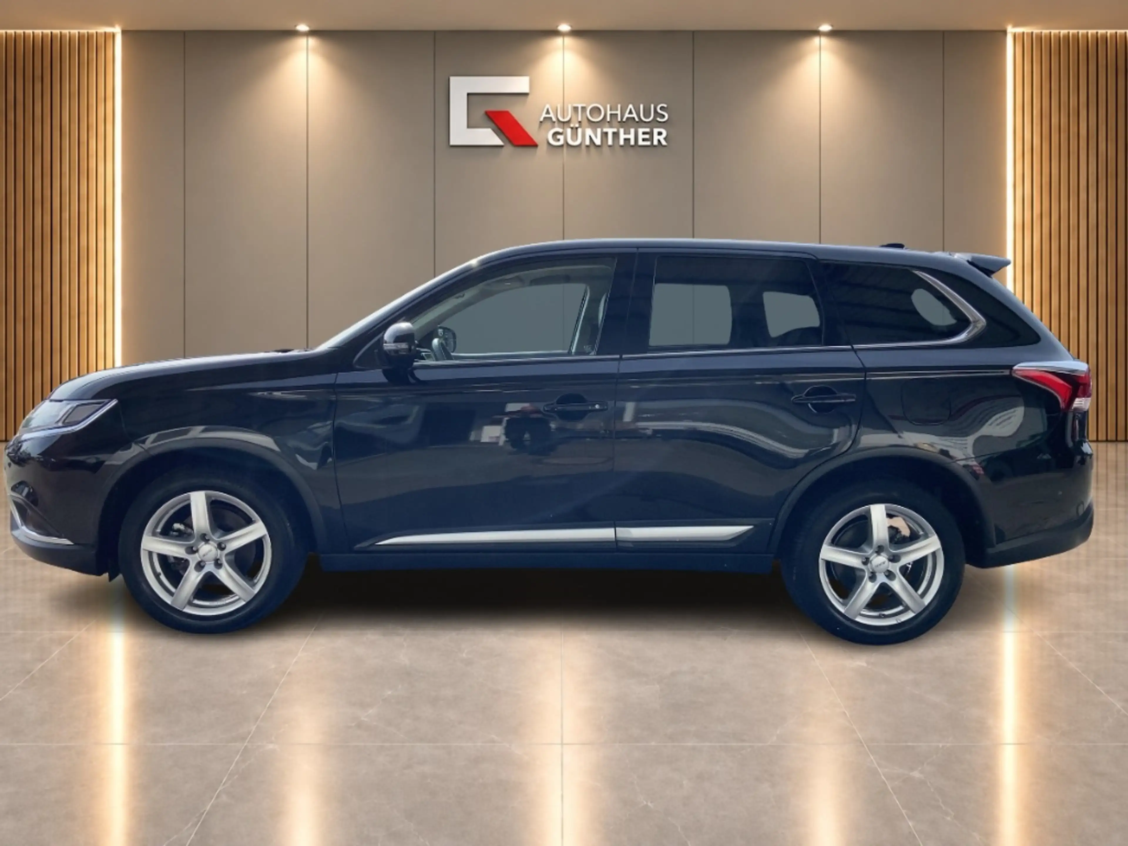 Mitsubishi Outlander Diamant Edition+ 4WD 2.0 150PS Automatik LED/NAVI/ — photo 2