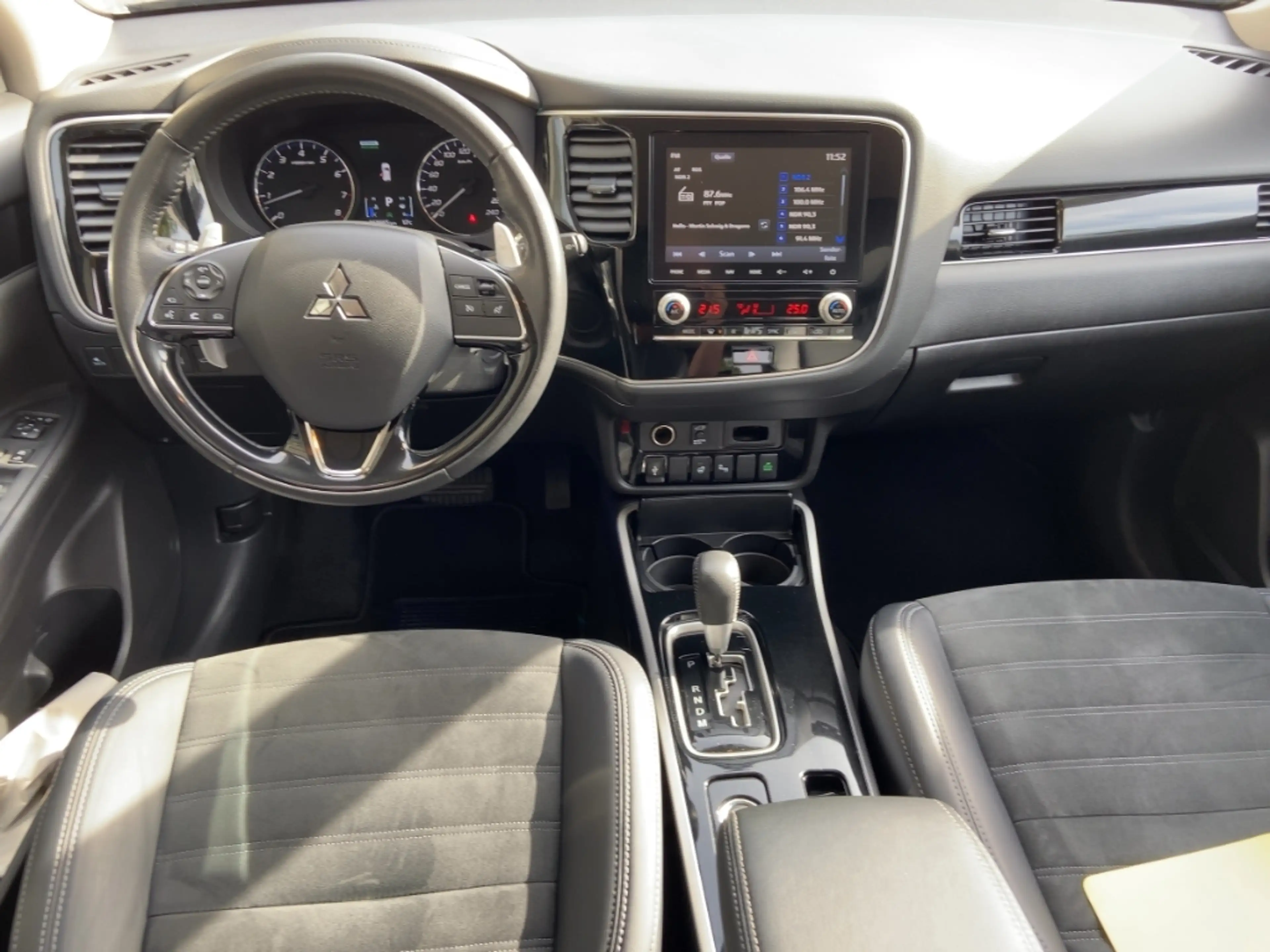 Mitsubishi Outlander Diamant Edition+ 4WD 2.0 150PS Automatik LED/NAVI/ — photo 8
