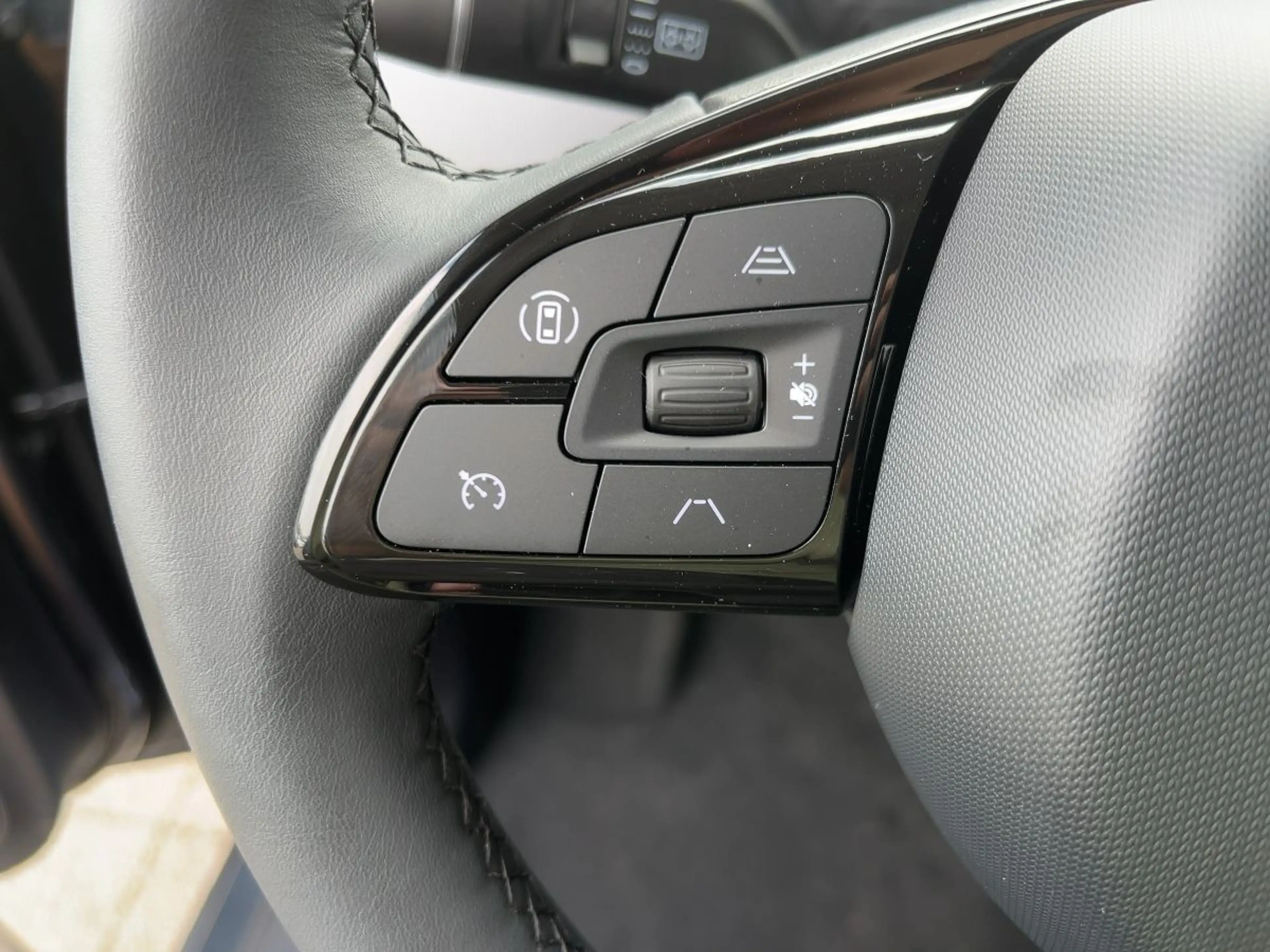 Leapmotor T03 37 70 kW BEV ACC+Navi+Pano+SD+Kam.+KeyLess — photo 14