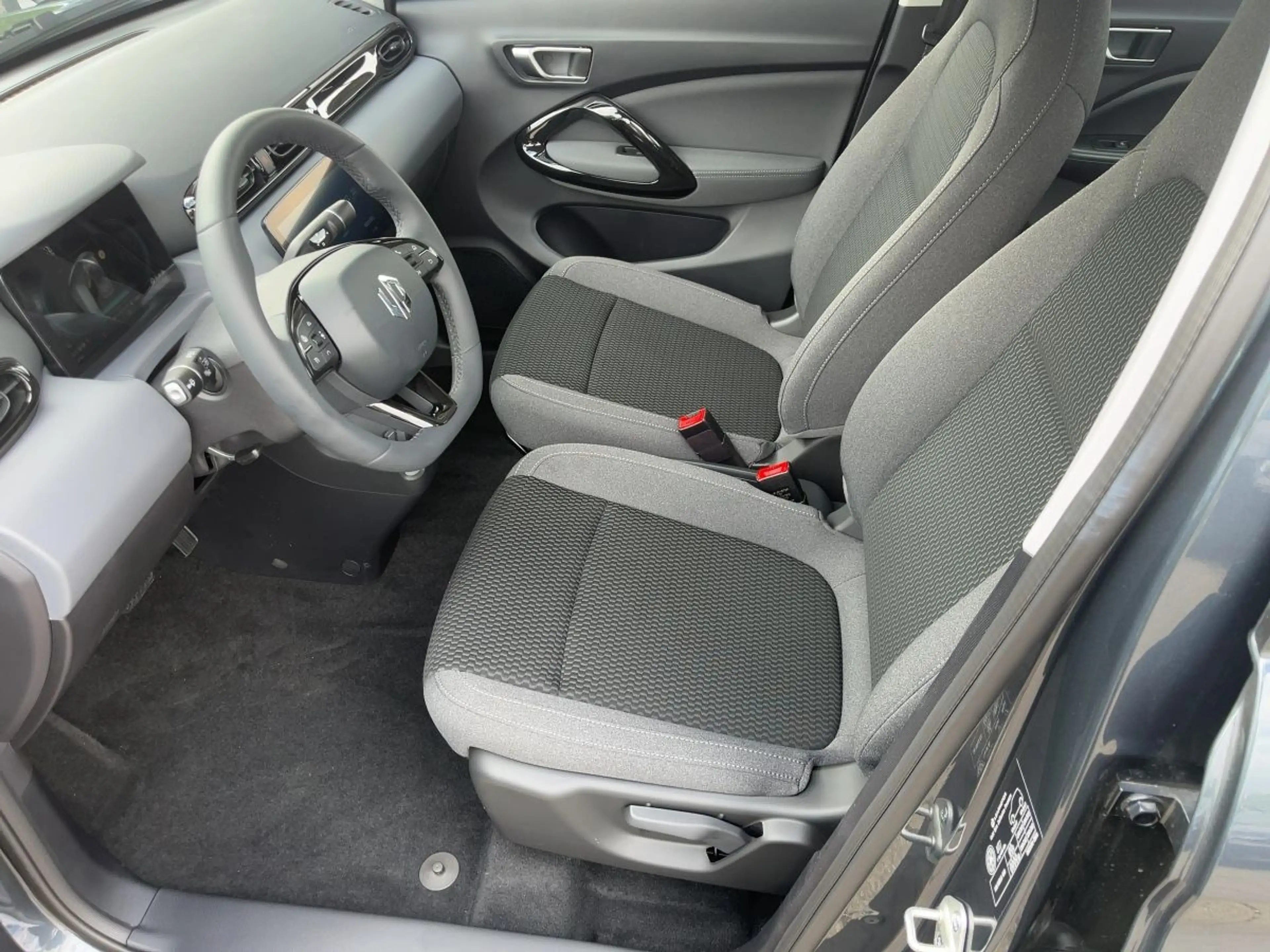 Leapmotor T03 37 70 kW BEV ACC+Navi+Pano+SD+Kam.+KeyLess — photo 8