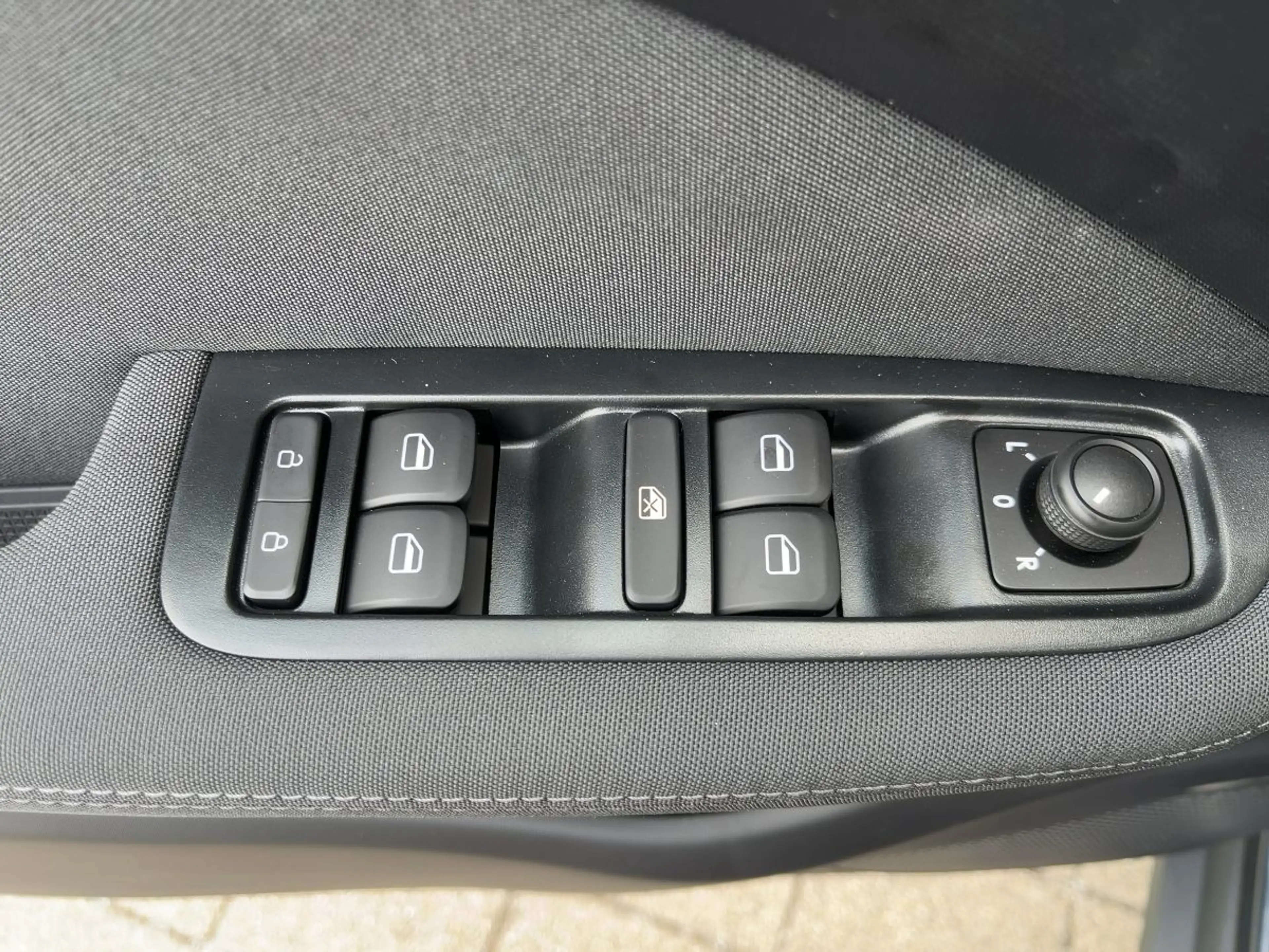 Leapmotor T03 37 70 kW BEV ACC+Navi+Pano+SD+Kam.+KeyLess — photo 13