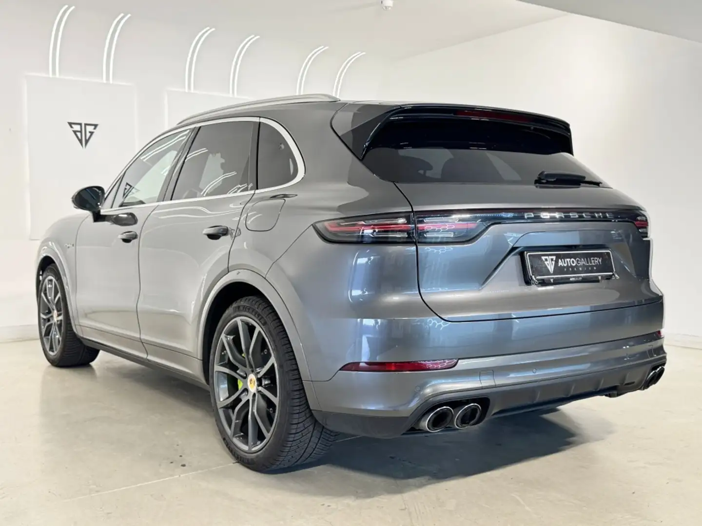 Porsche Cayenne Turbo S E-Hybrid Aut. Gris - 2