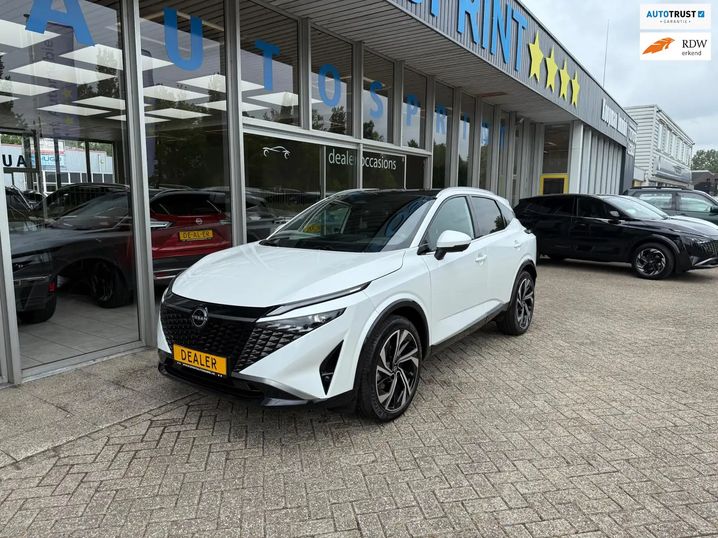 Nissan Qashqai 1.3 MHEV Xtronic Tekna Plus 158PK /PANORAMADAK / 3 Weiß - 1