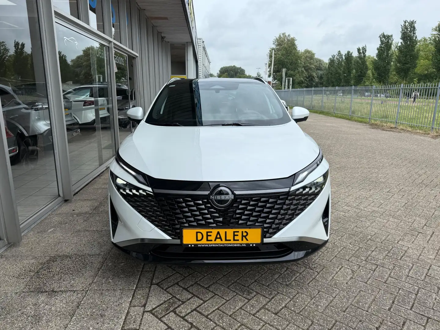 Nissan Qashqai 1.3 MHEV Xtronic Tekna Plus 158PK /PANORAMADAK / 3 Weiß - 2