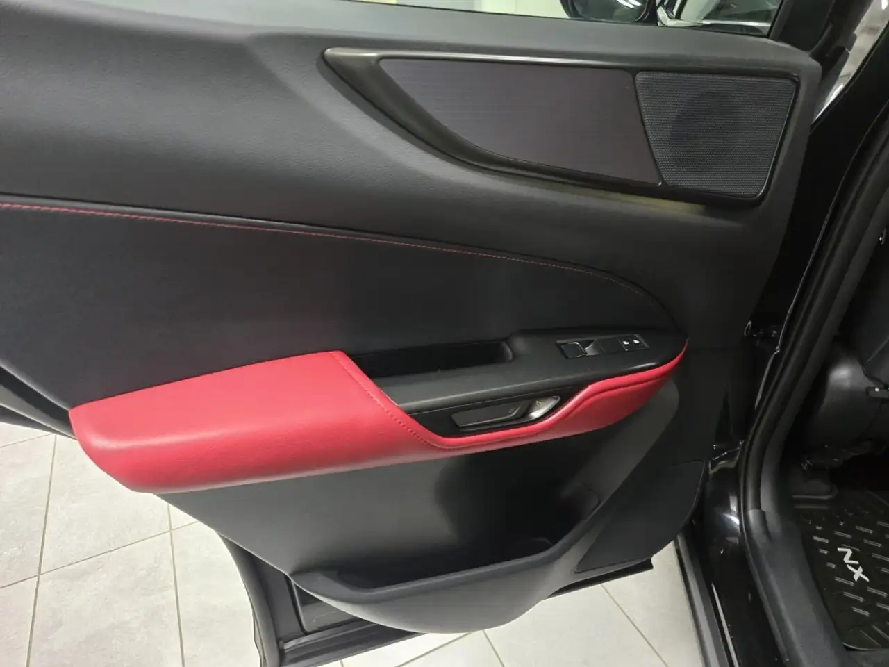 Lexus NX снимка Lexus NX