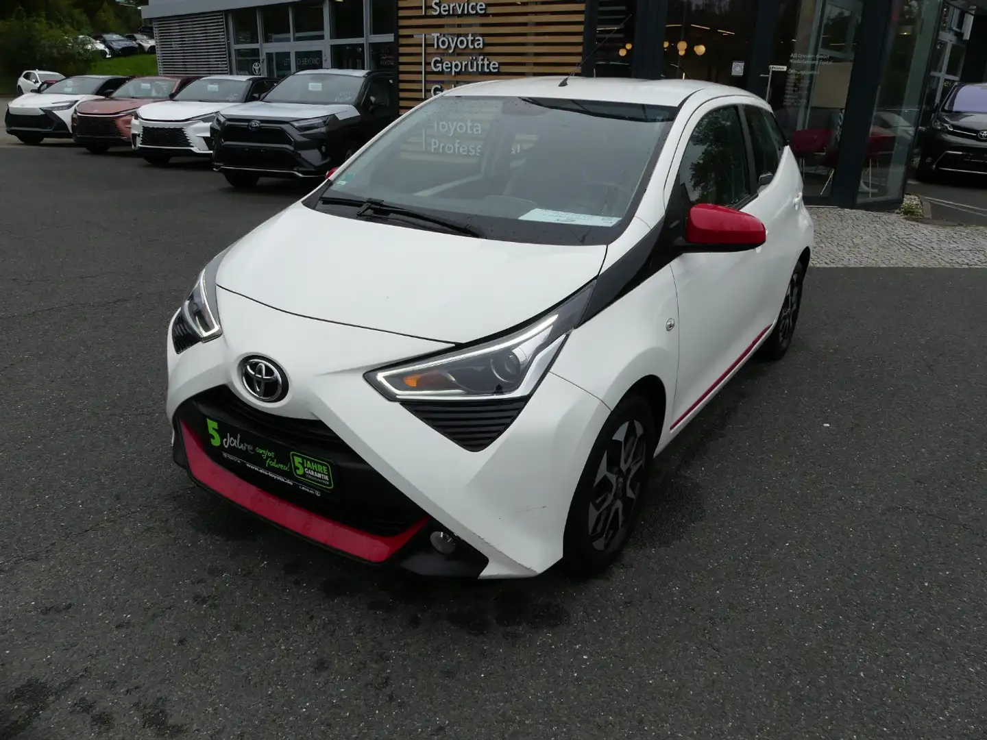 Toyota Aygo 1.0 x-play connect Kam.+LM+Facelift+AUT Wit - 2