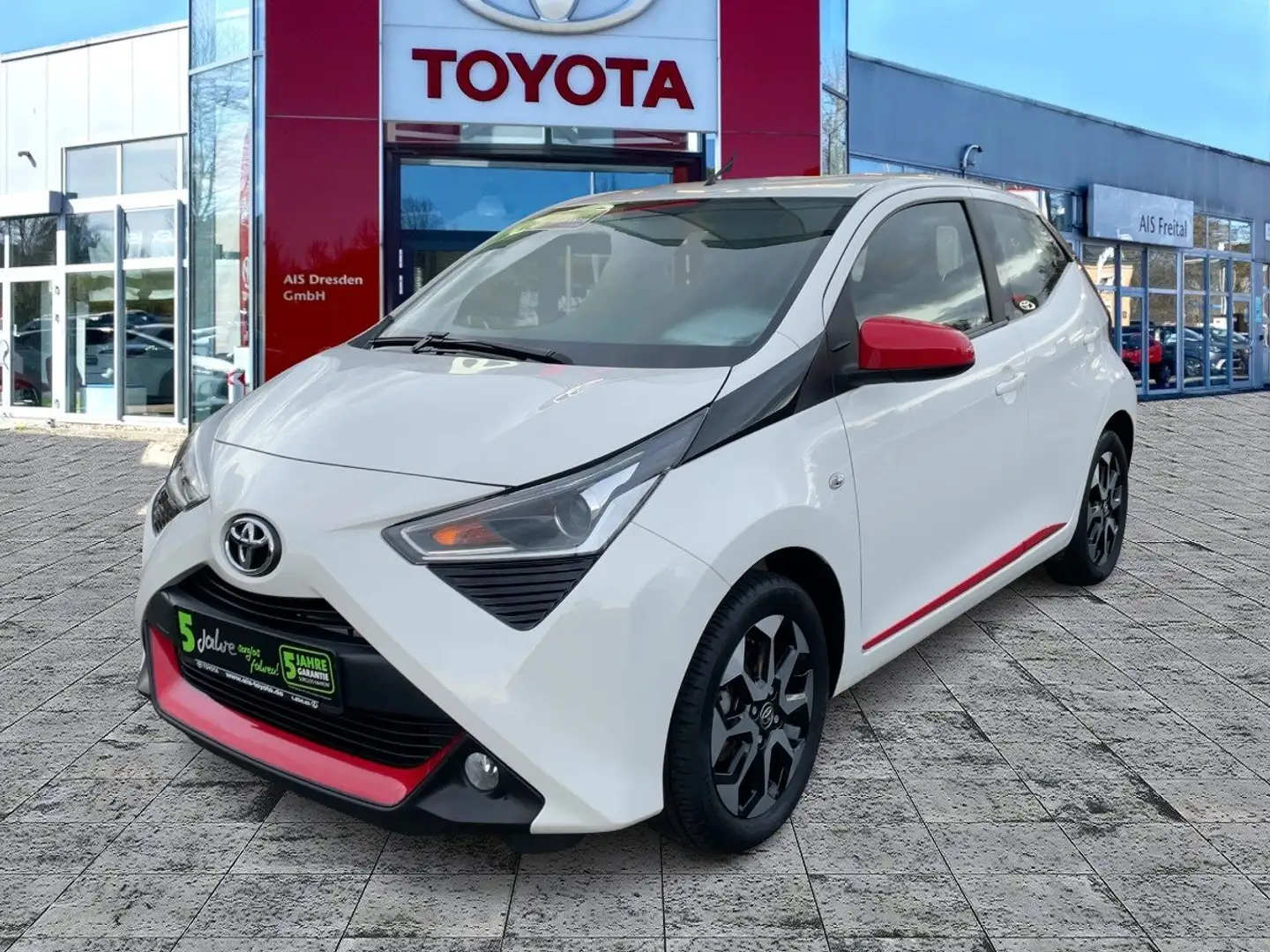 Toyota Aygo 1.0 x-play connect Kam.+LM+Facelift+AUT Blanc - 2