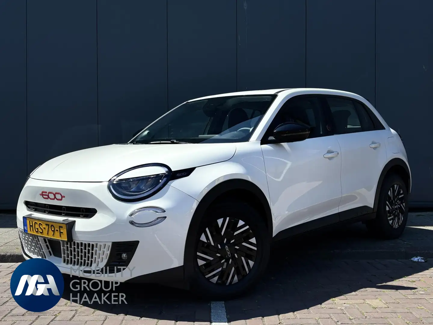 Fiat 600e RED 54 kWh | Draadloos Carplay | Apple-Android | A White - 1