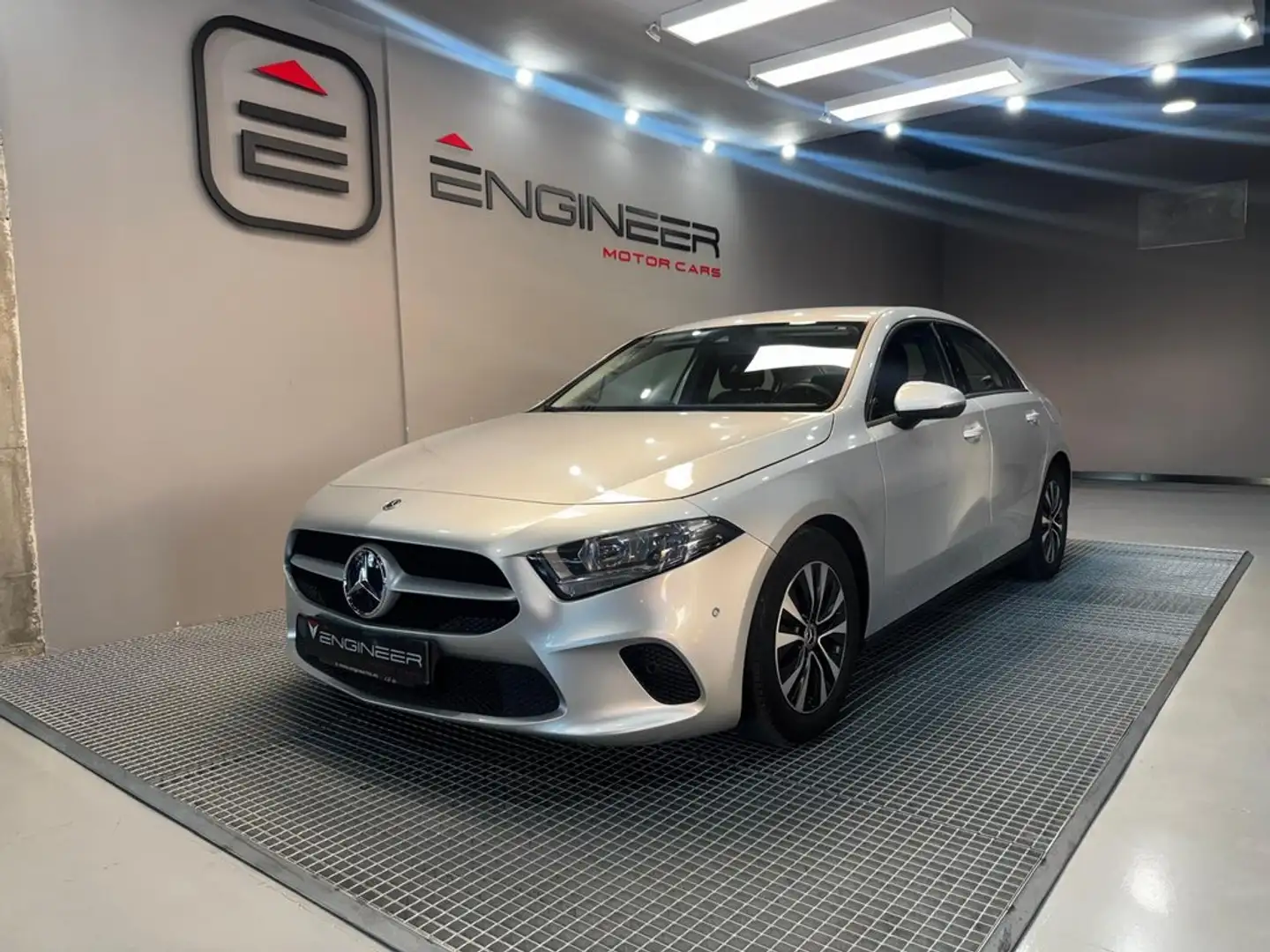 Mercedes-Benz A 180 Sedán d Grau - 1