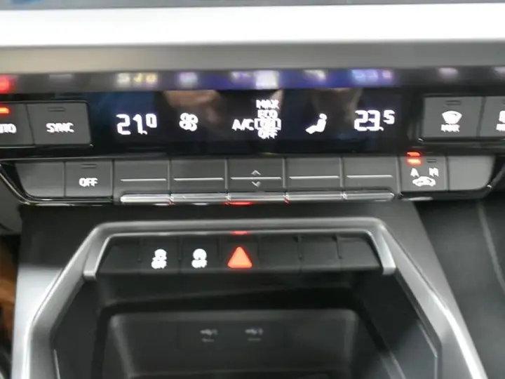Audi A3 2023, foto 16
