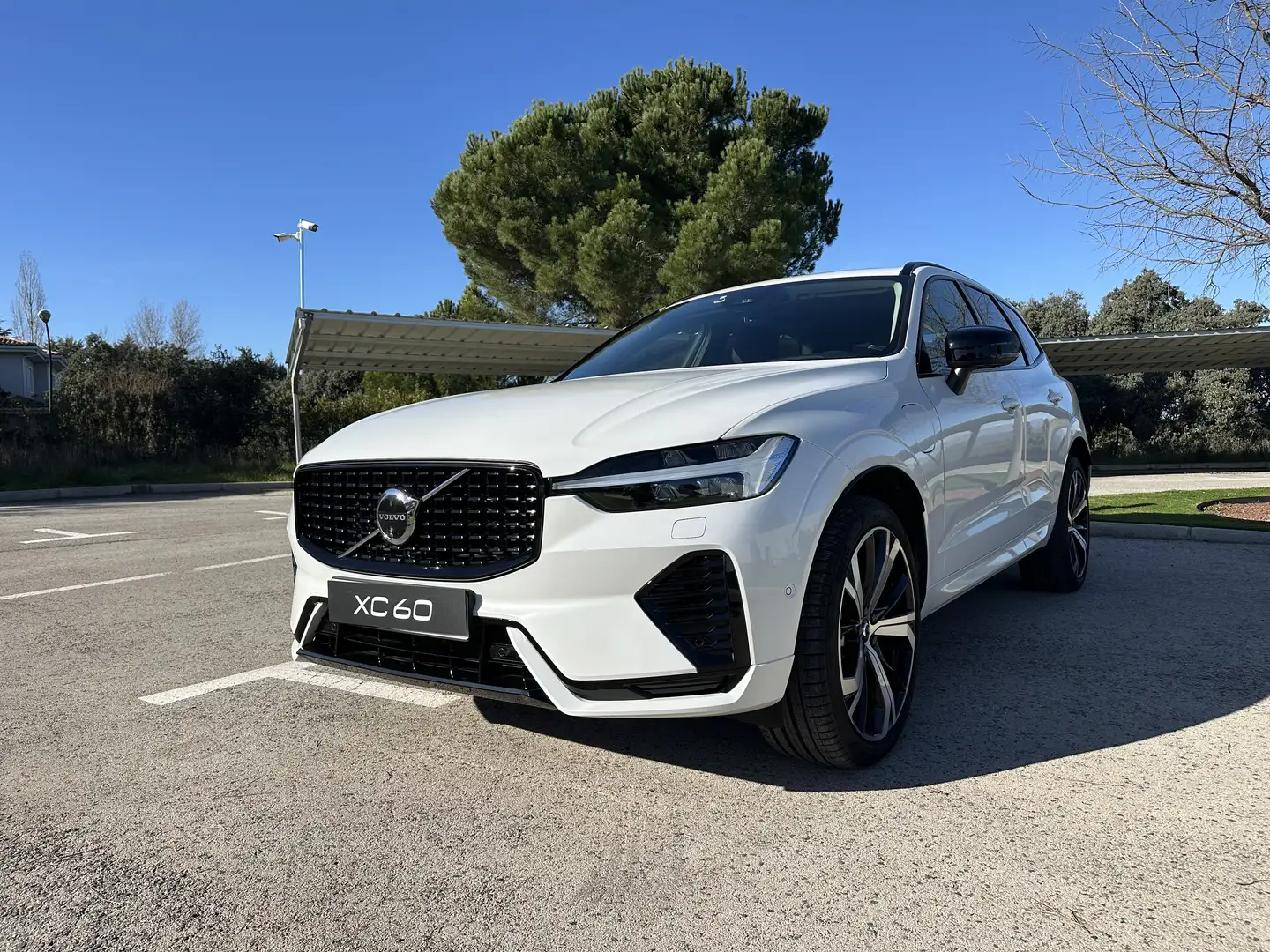 Volvo XC60 T6 Recharge Ultimate Dark - 1