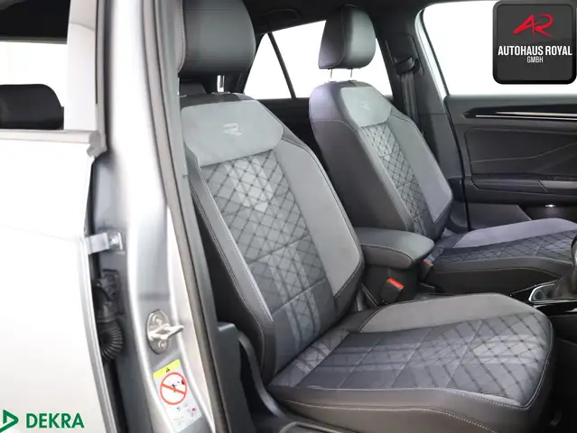Volkswagen T-Roc view 12