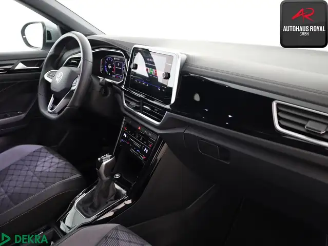 Volkswagen T-Roc view 9