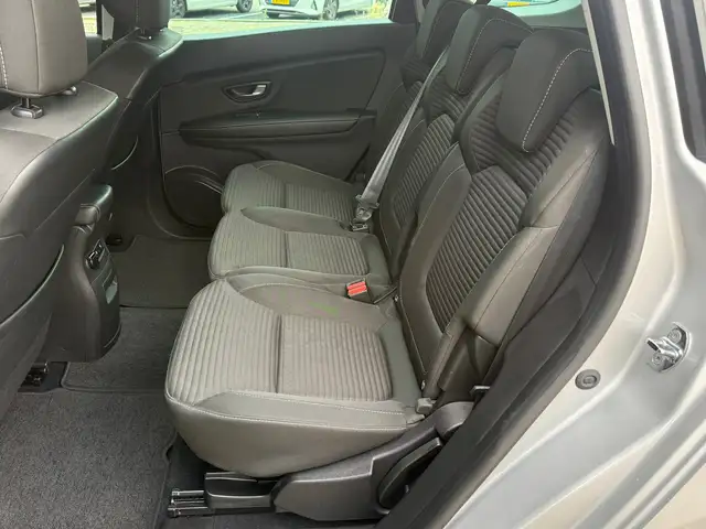 Renault Grand Scenic view 4