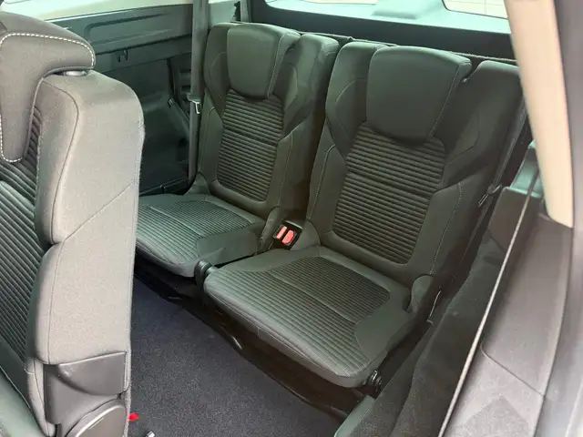 Renault Grand Scenic view 5