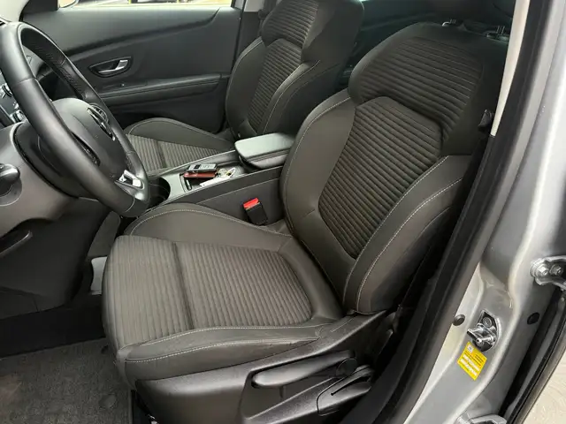 Renault Grand Scenic view 3