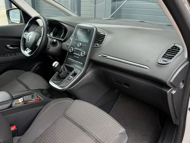 Renault Grand Scenic view 12