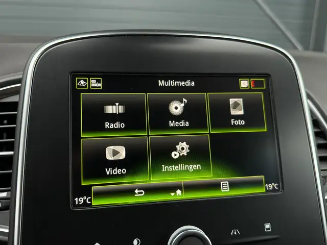 Renault Grand Scenic view 21