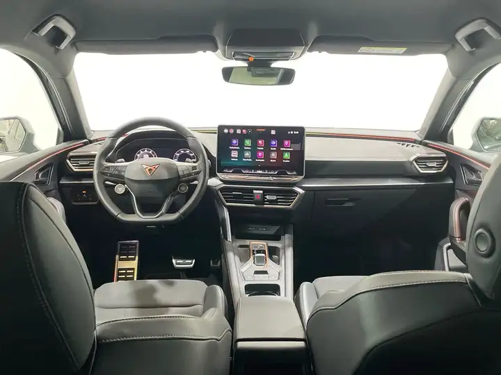 Cupra León Sportstourer 1.5 eTSI DSG 2025, foto 4