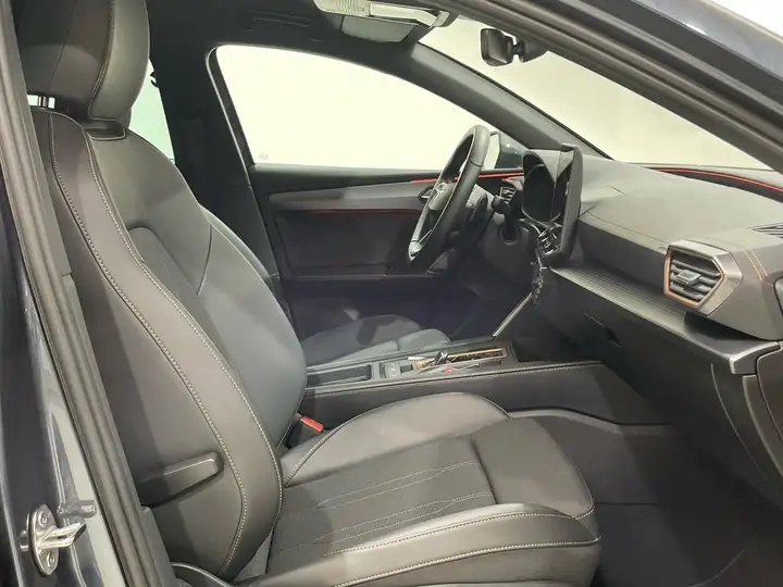 Cupra León Sportstourer 1.5 eTSI DSG 2025, foto 5
