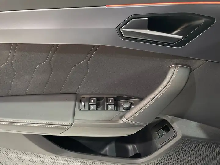 Cupra León Sportstourer 1.5 eTSI DSG 2025, foto 20