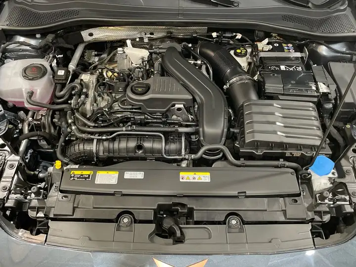 Cupra León Sportstourer 1.5 eTSI DSG 2025, foto 14