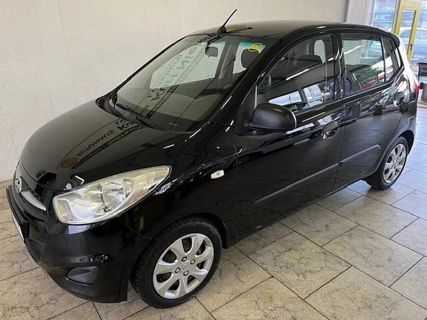 Hyundai i10 5 Star Edition +Klima +M+S-Reifen Zwart - 2
