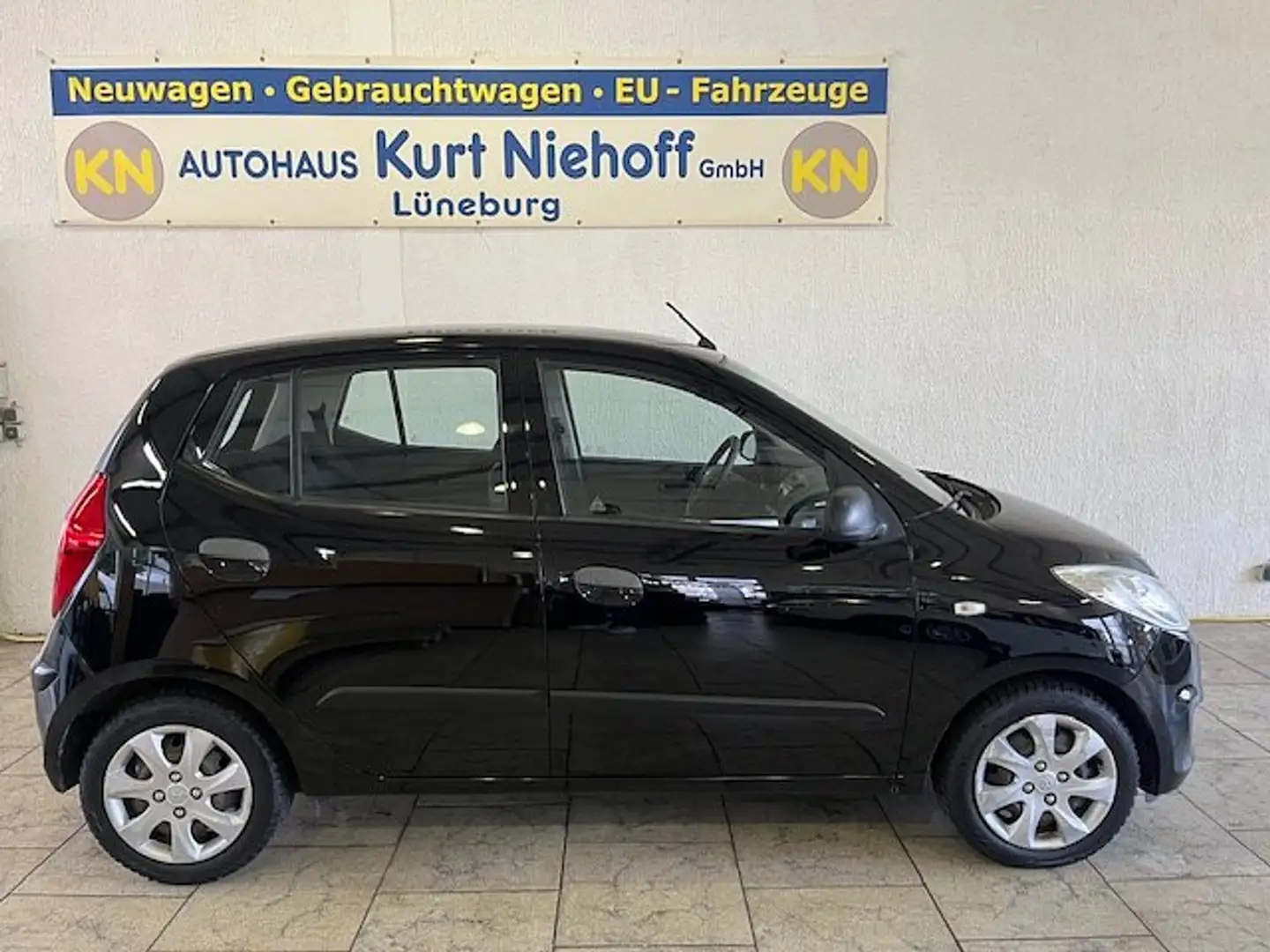 Hyundai i10 5 Star Edition +Klima +M+S-Reifen Zwart - 1