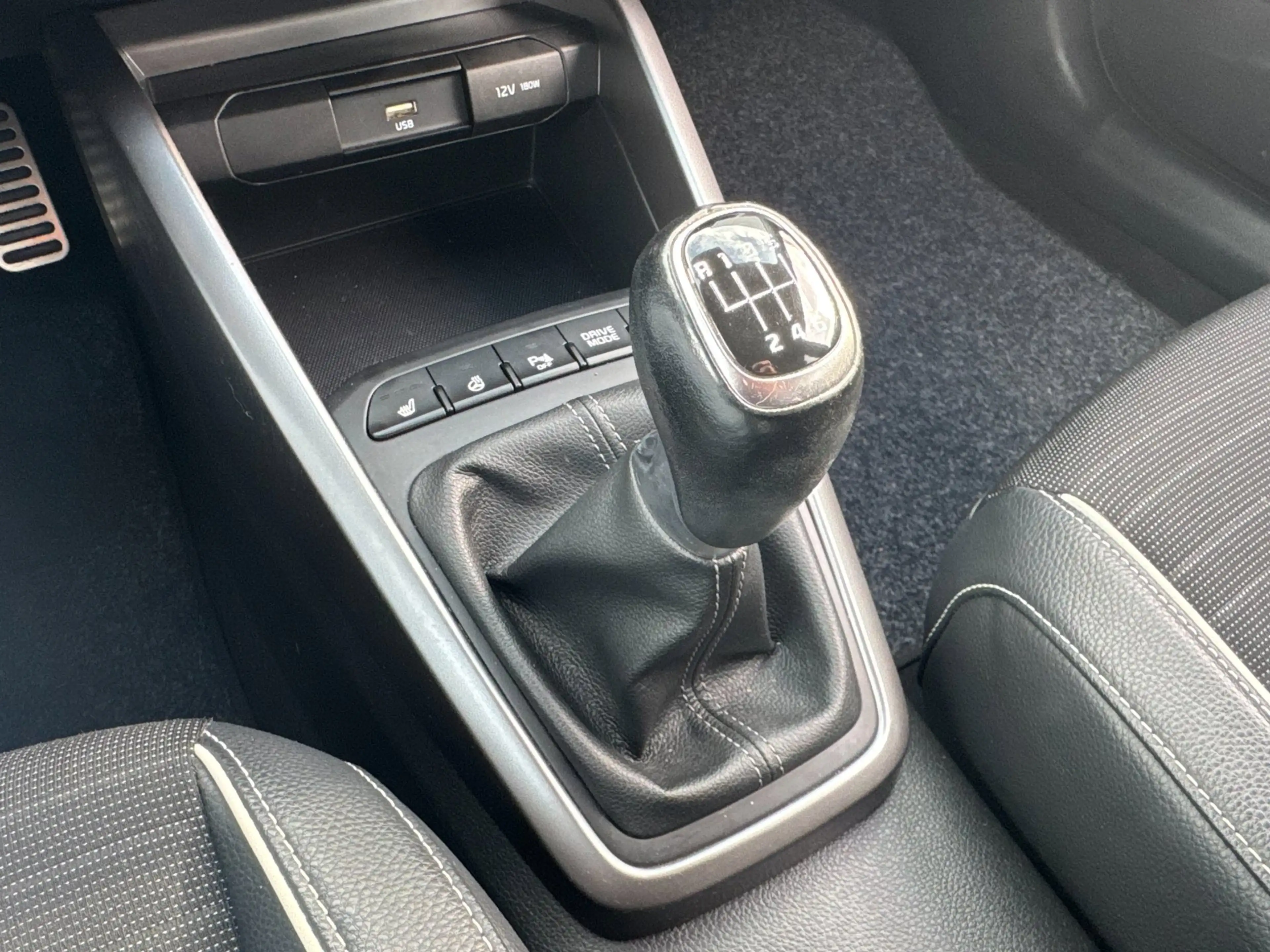 Kia Stonic 1.0 T-GDI MHEV GT-Line sport interieur | Afneembar — photo 25