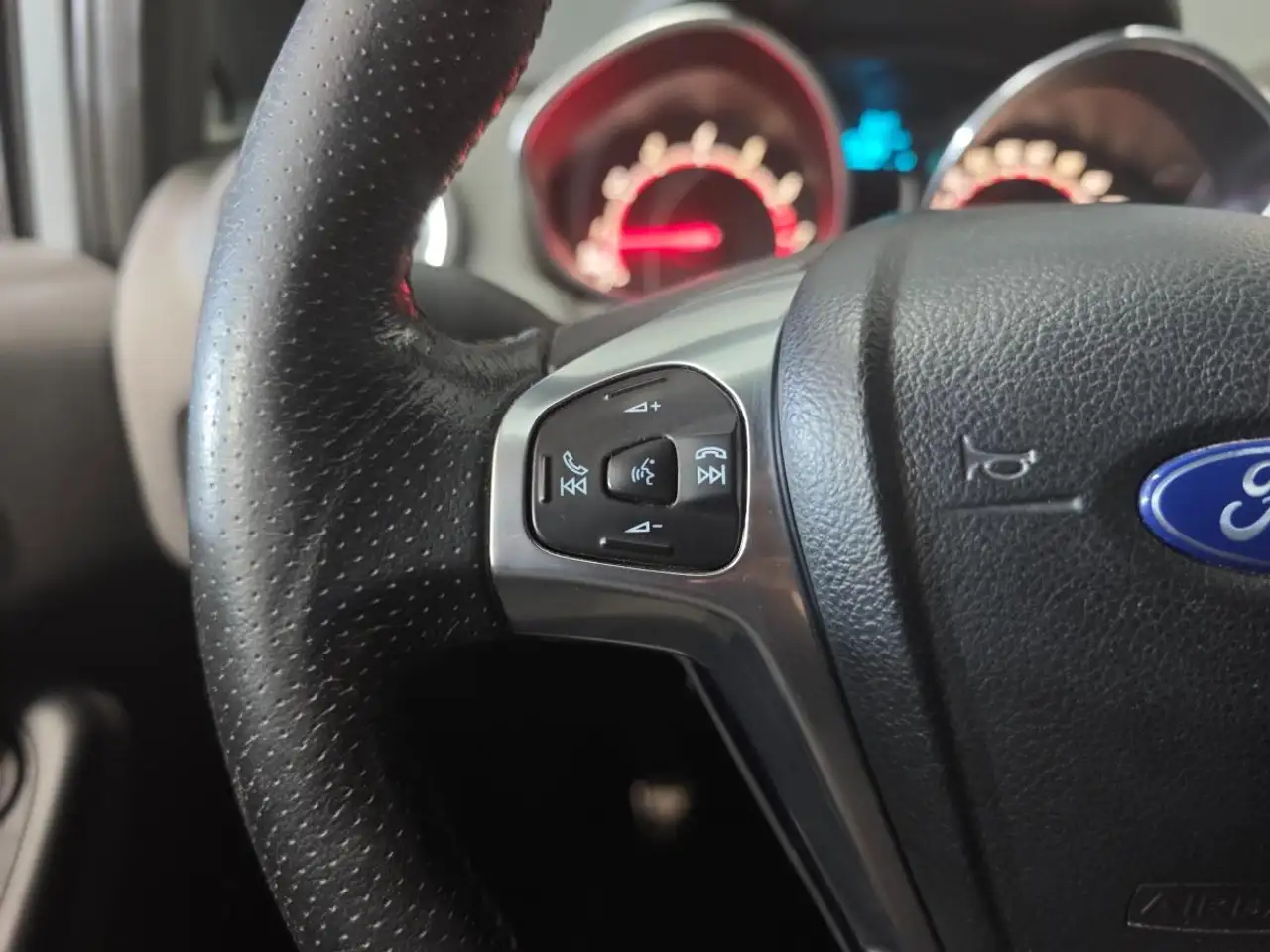 Ford Fiesta 3 portes — photo 12