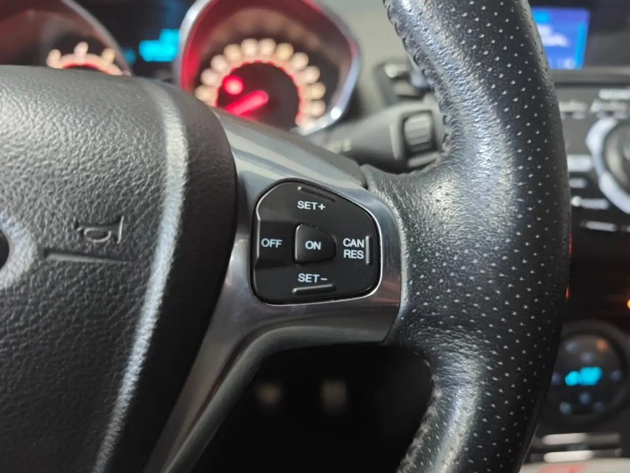 Ford Fiesta 3 portes — photo 13