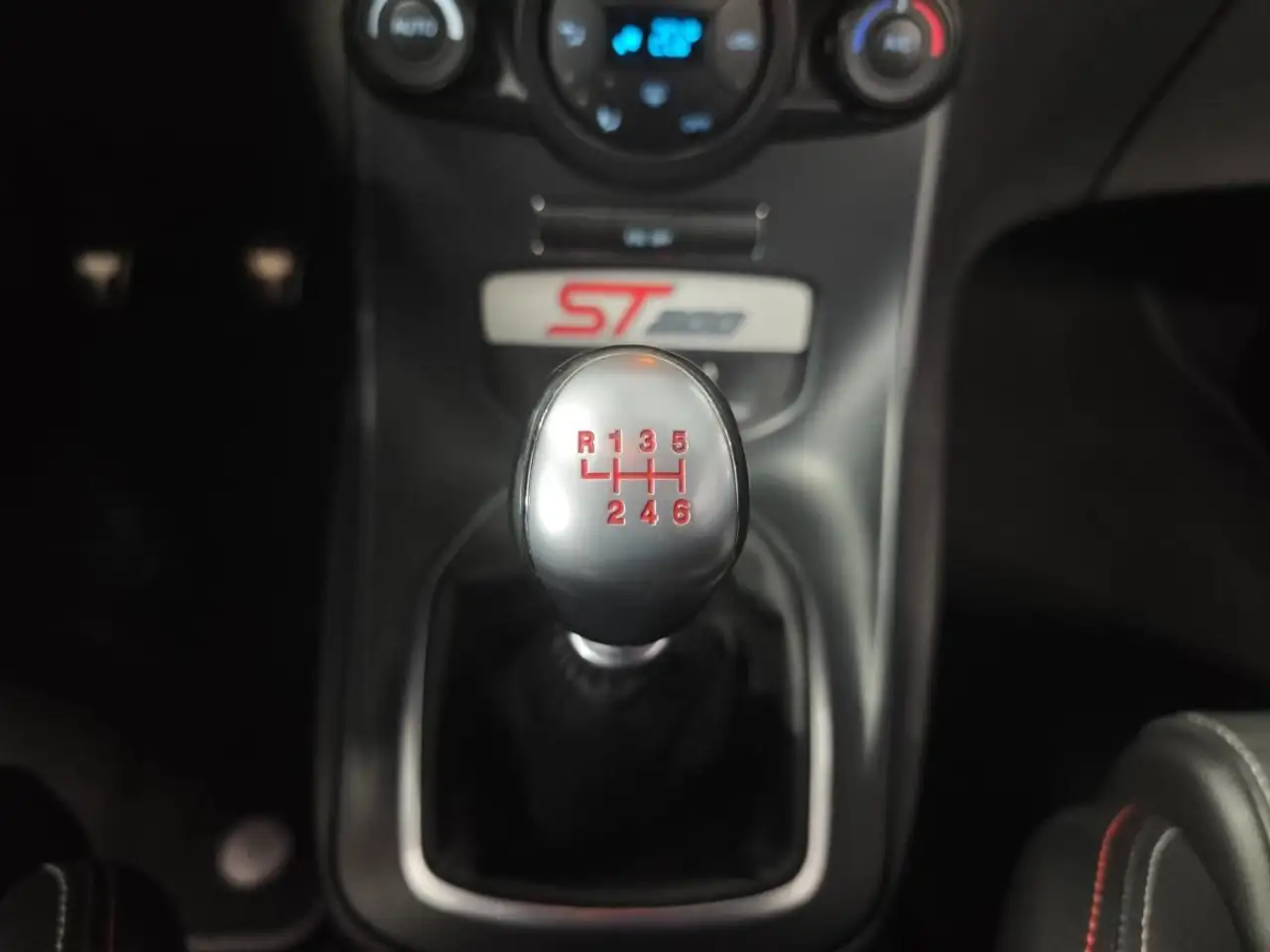 Ford Fiesta 3 portes — photo 19