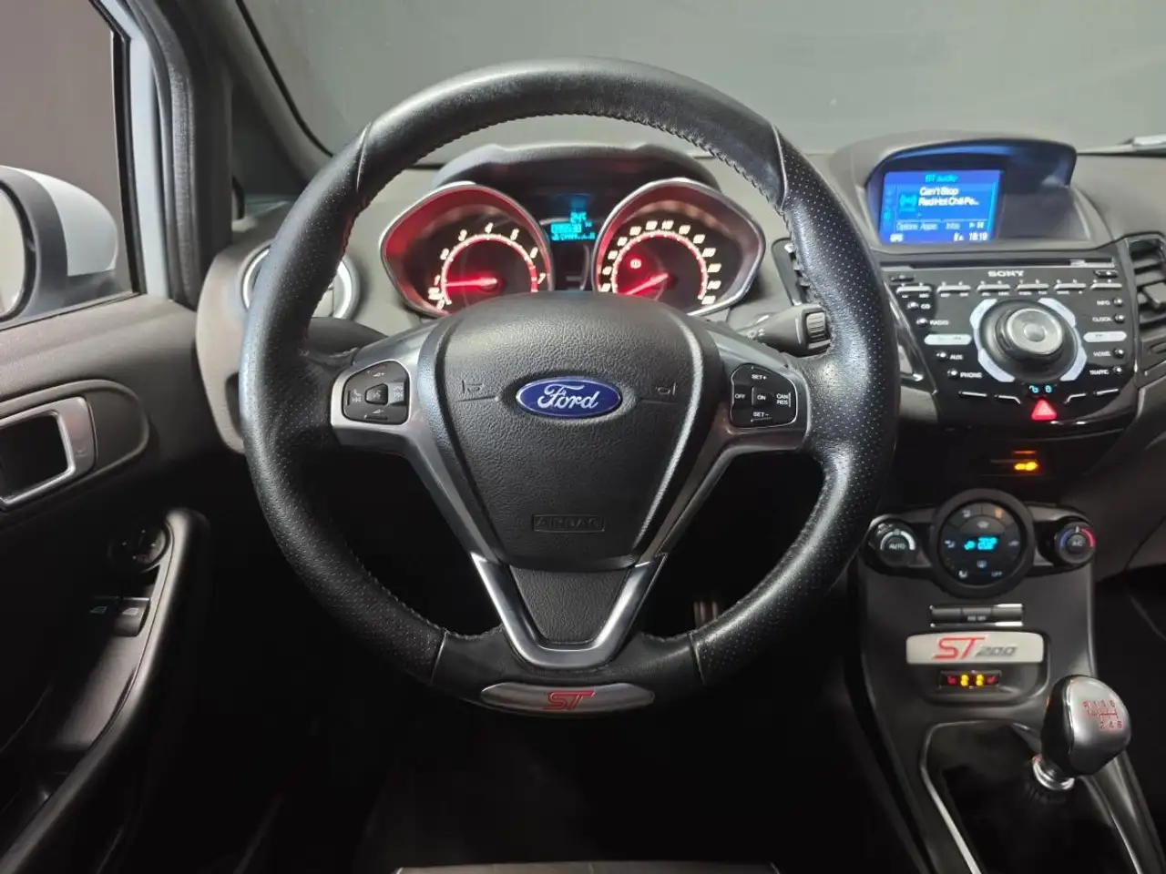 Ford Fiesta 3 portes — photo 11