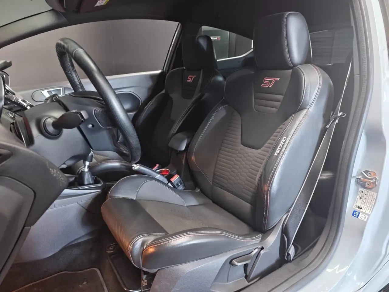 Ford Fiesta 3 portes — photo 21