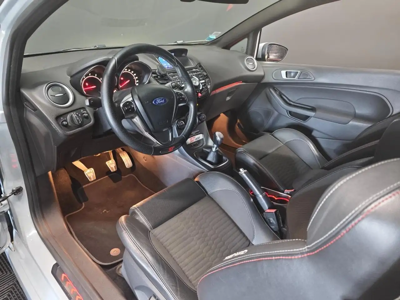 Ford Fiesta 3 portes — photo 9