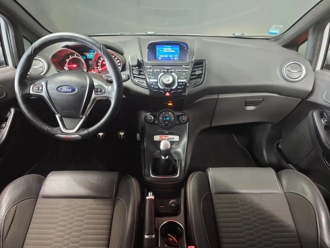Ford Fiesta 3 portes — photo 10