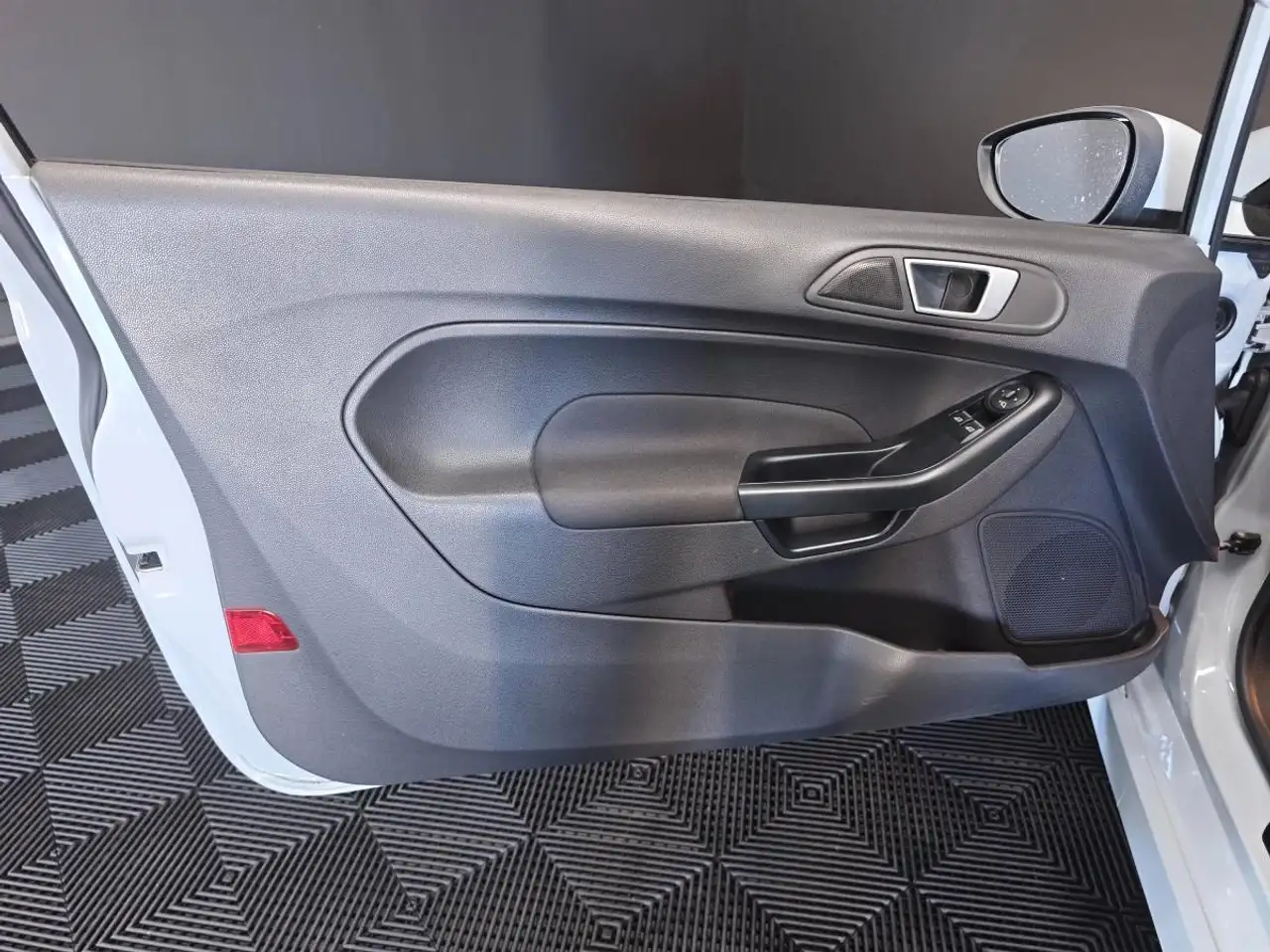Ford Fiesta 3 portes — photo 20