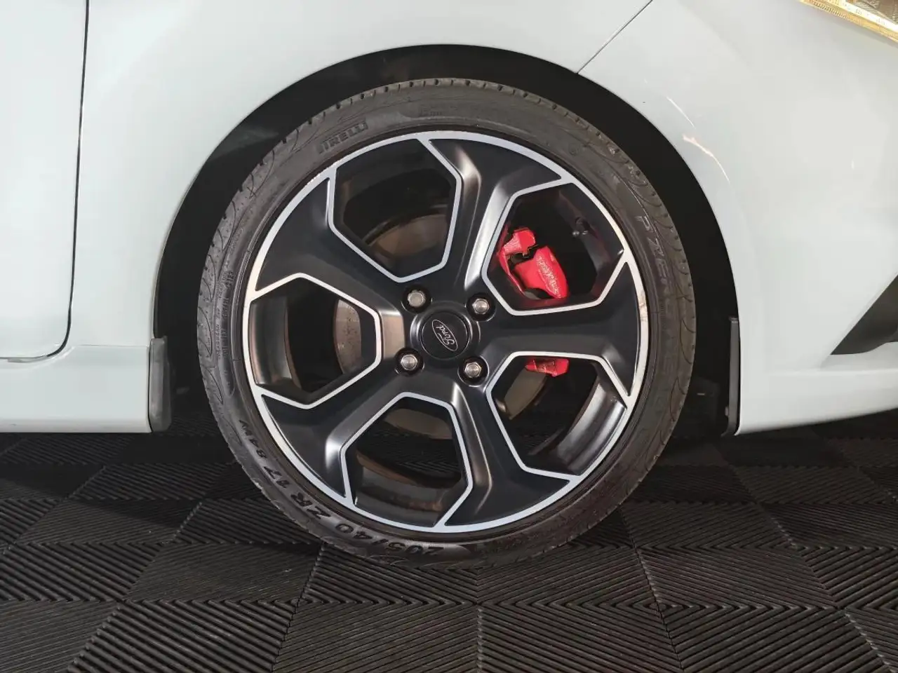 Ford Fiesta 3 portes — photo 25