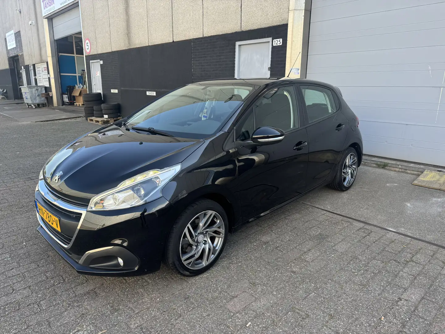 Peugeot 208 1.6 B.HDi Blue Lease 12/2015 EURO 6 Zwart - 1