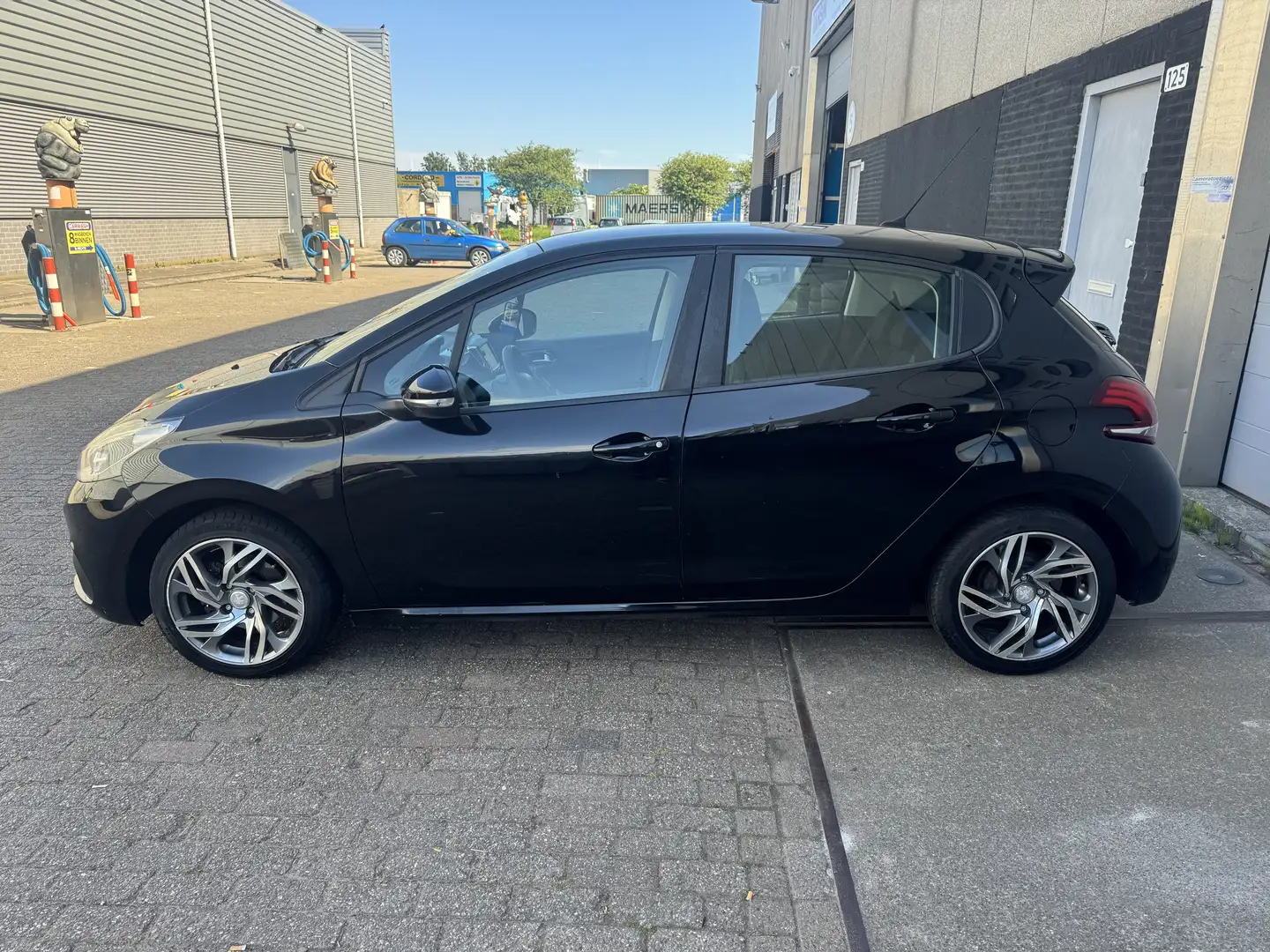 Peugeot 208 1.6 B.HDi Blue Lease 12/2015 EURO 6 Zwart - 2
