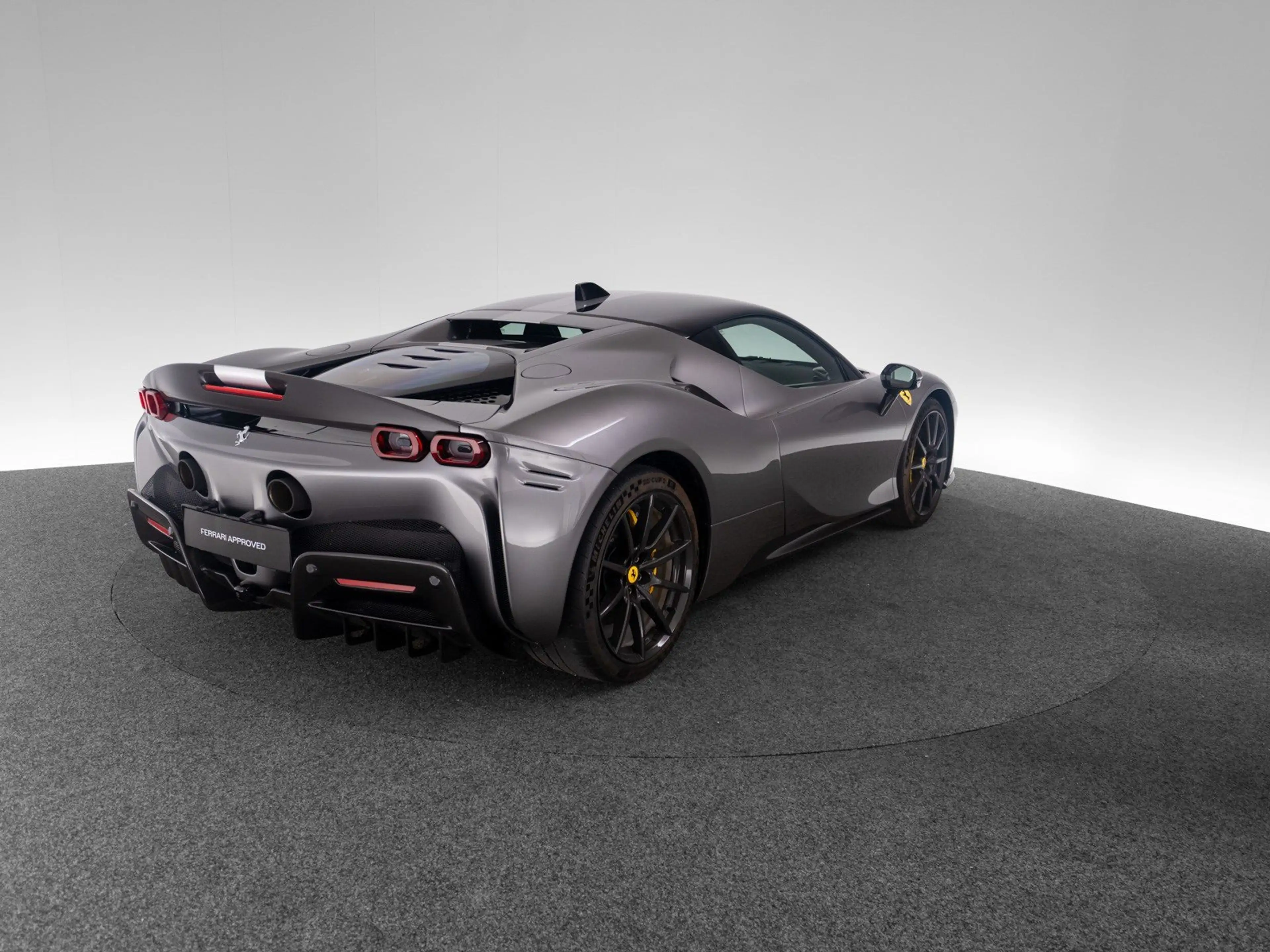 Ferrari SF90 Stradale ASSETTO FIORANO FERRARI SINGEN — photo 5